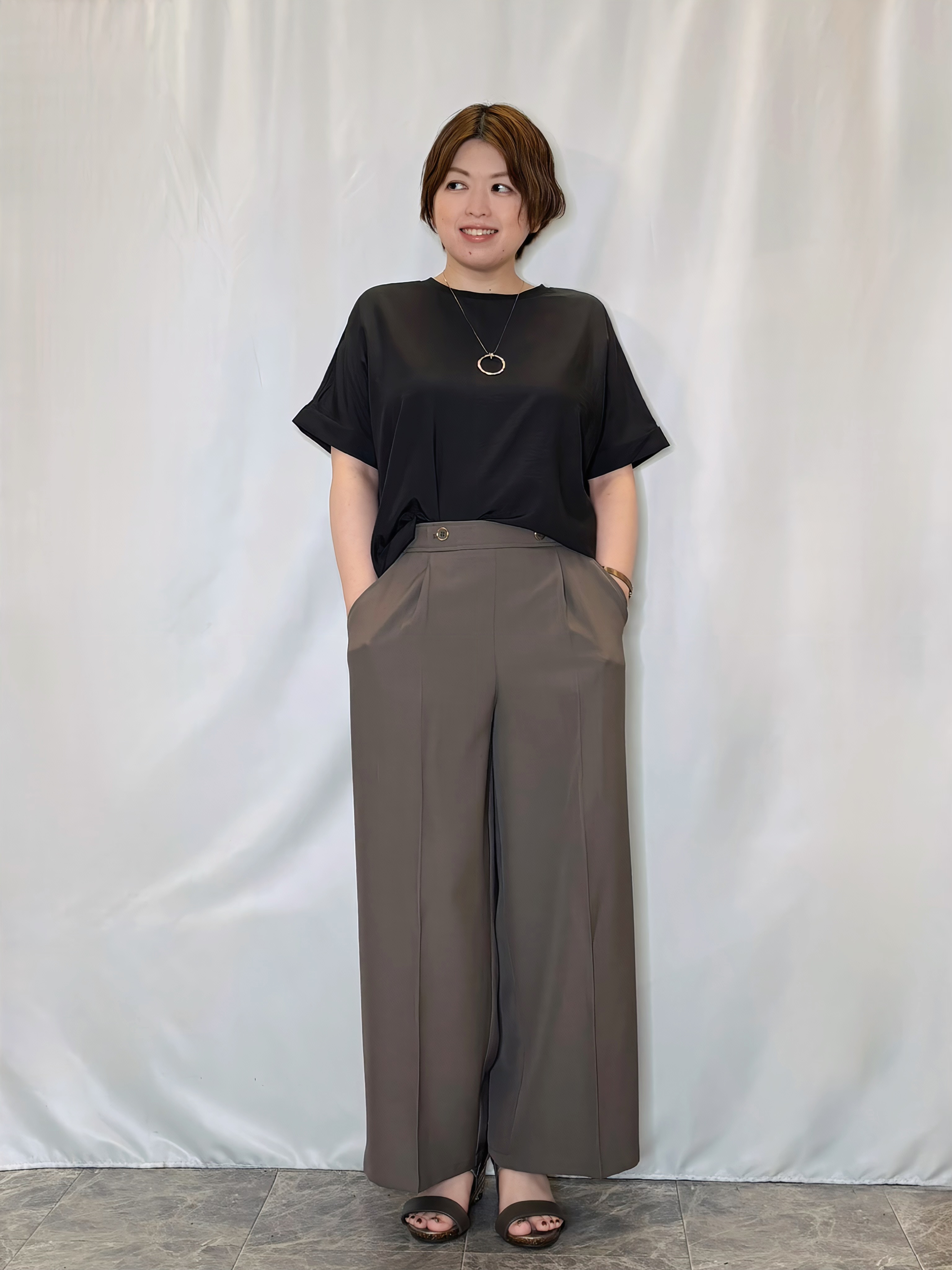 たみさんの「SHOO･LA･RUE｜【ひんやり/着丈選べる/体型カバー】洗濯後しわになりにくい さらさらドルマンブラウス」を使ったコーディネート