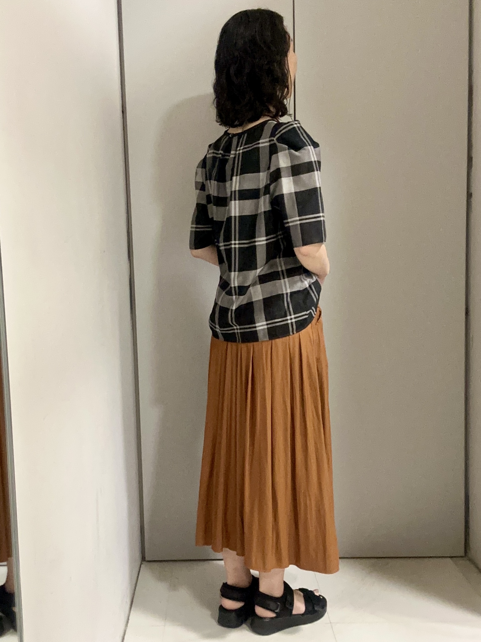Kouさんの「Reflect｜【セットアップ／手洗い可】チェック柄パフスリーブブラウス」を使ったコーディネート