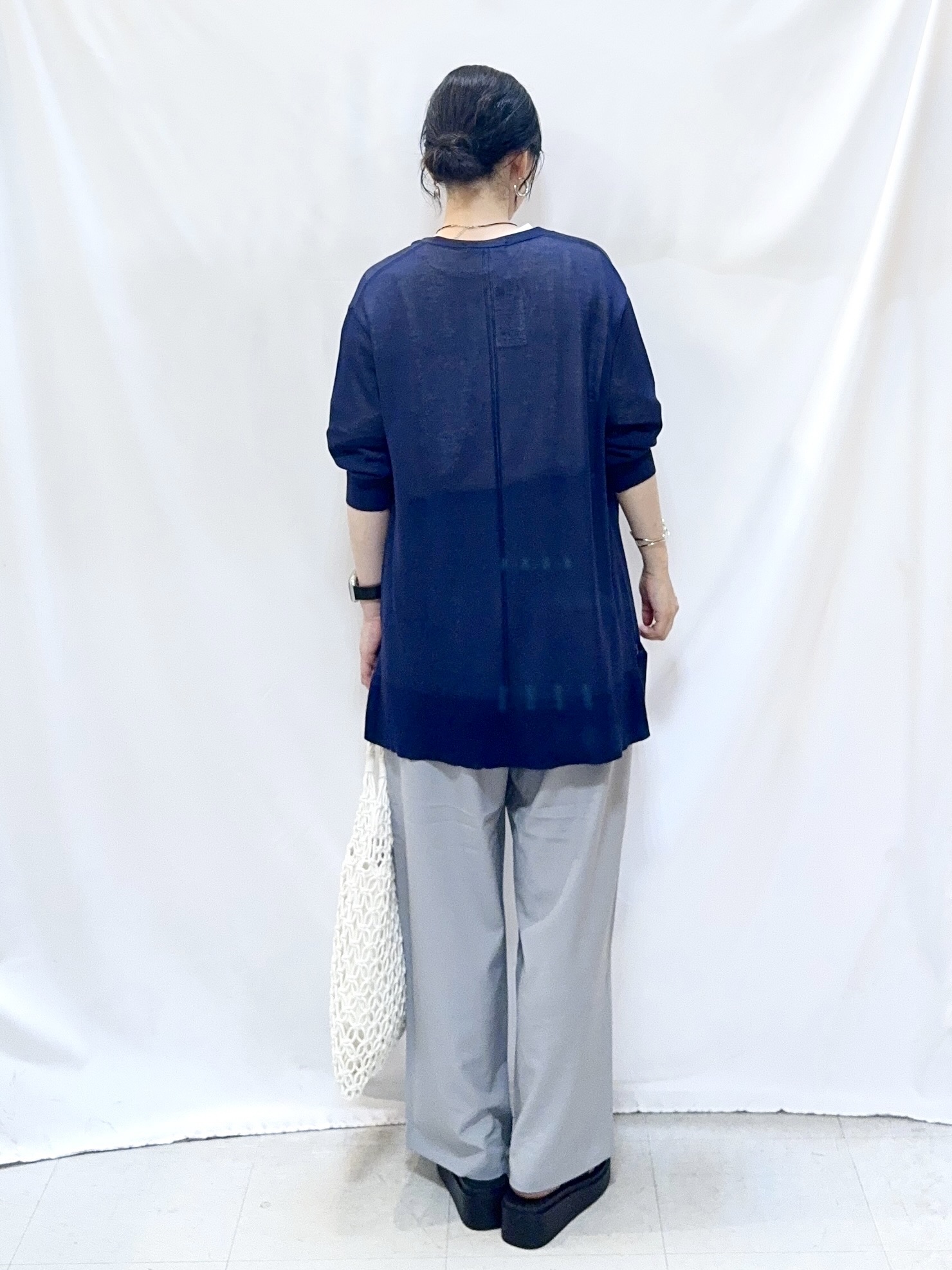 𝐇𝐢𝐫𝐨𝐦𝐢さんの「SHOO･LA･RUE｜【ひんやり/洗濯機可/S-LL】着る方がすっきり見えに マルチに使えるミドルトッパーカーディガン」を使ったコーディネート