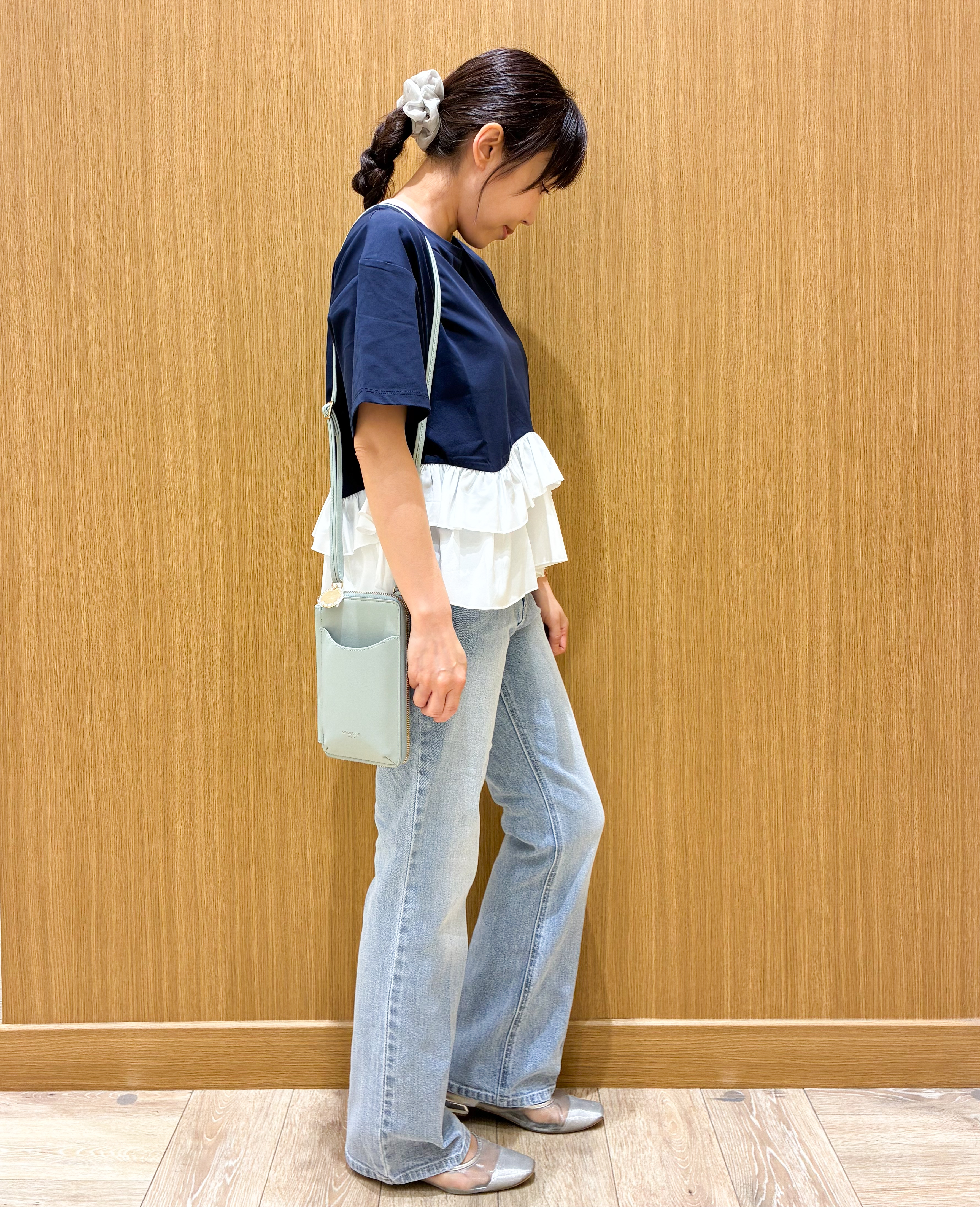 tomoさんの「OPAQUE.CLIP｜裾フリルドッキングTシャツ【洗濯機OK】」を使ったコーディネート