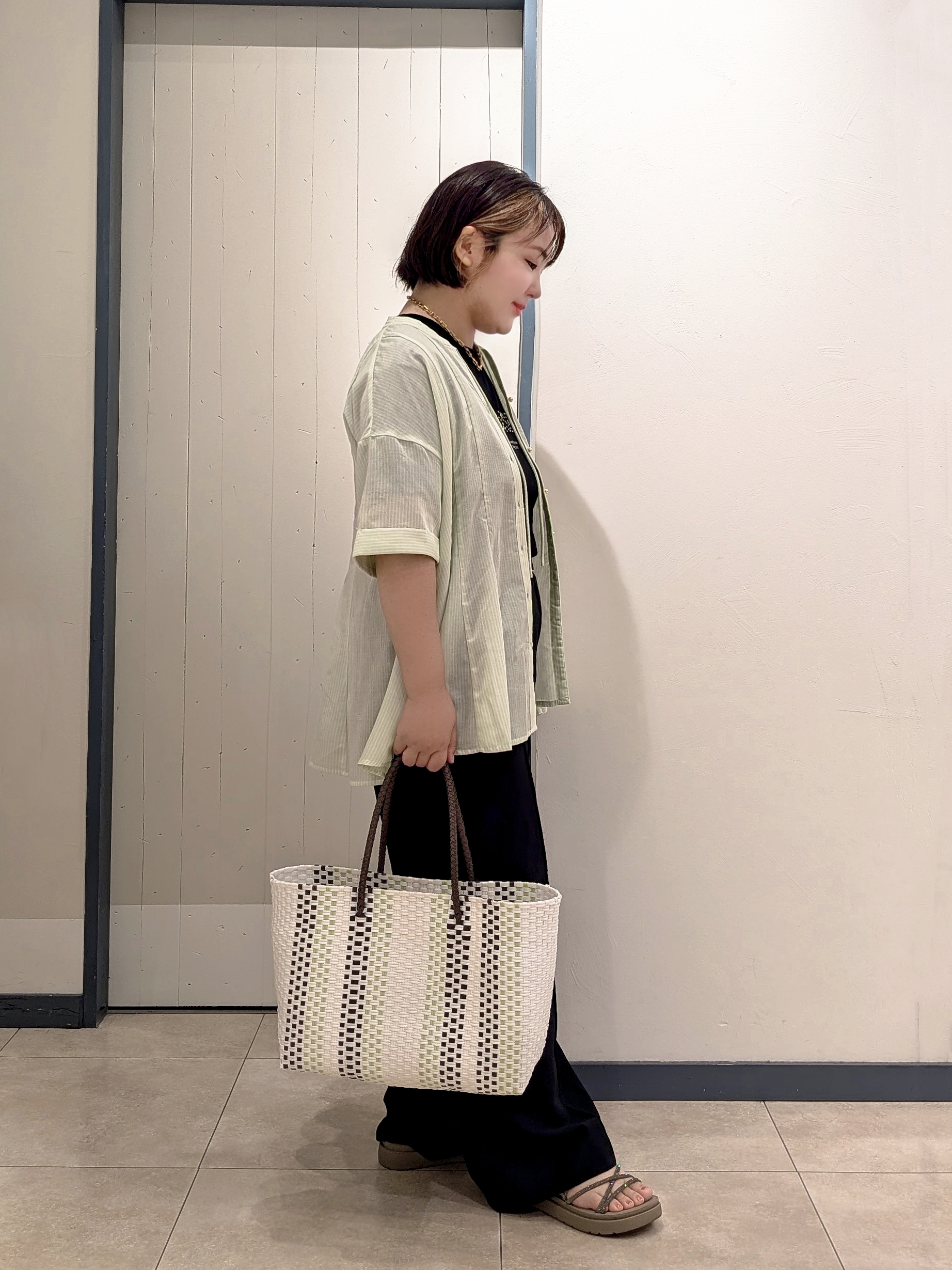 yukikaさんの「grove｜【洗濯機OK・ひんやり】さらっと軽やか、夏のフレアシャツ」を使ったコーディネート