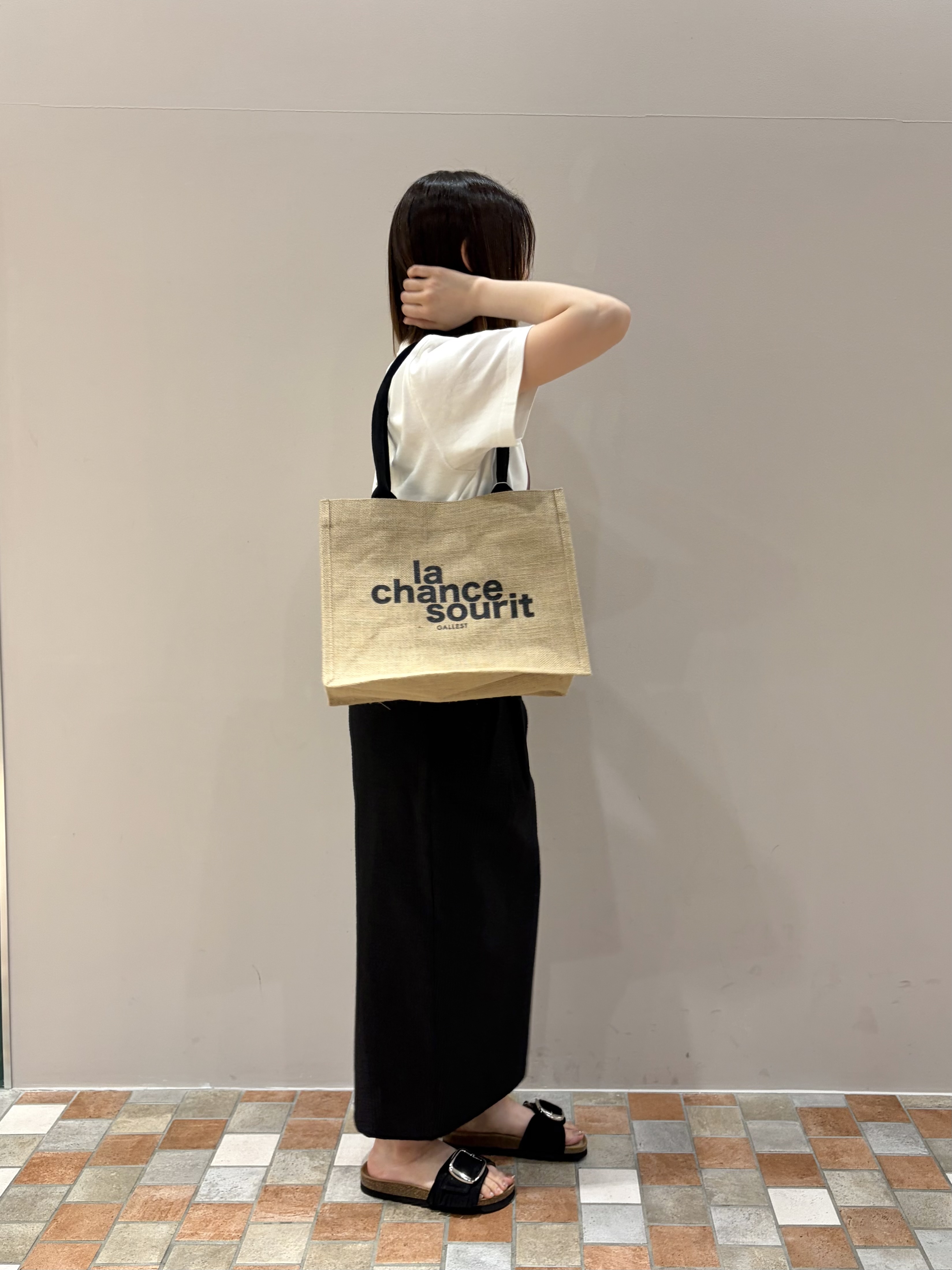 amiさんの「INDIVI｜サッカータイトスカート」を使ったコーディネート