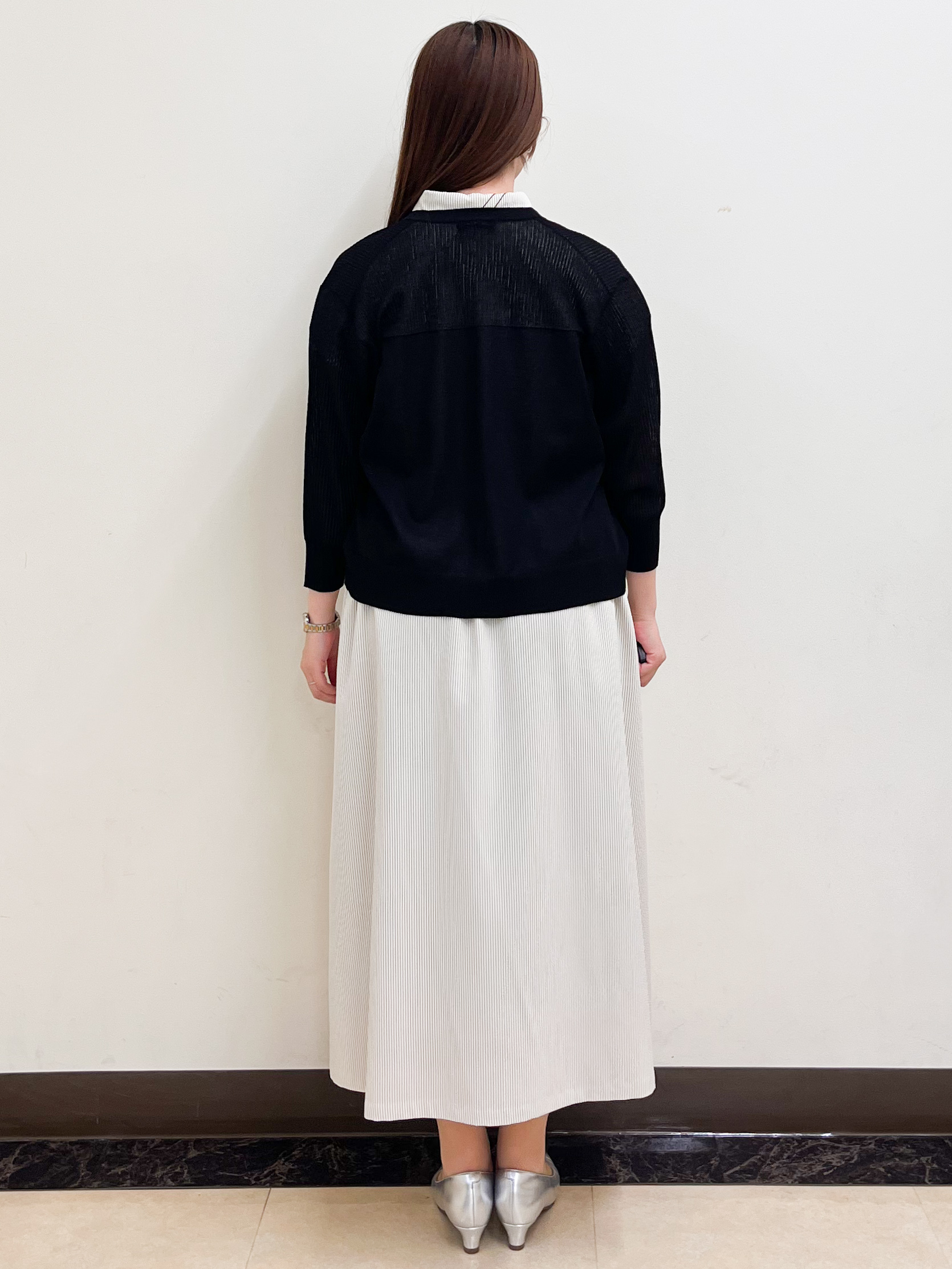 mikikoさんの「Reflect｜Vネックニットカーディガン」を使ったコーディネート