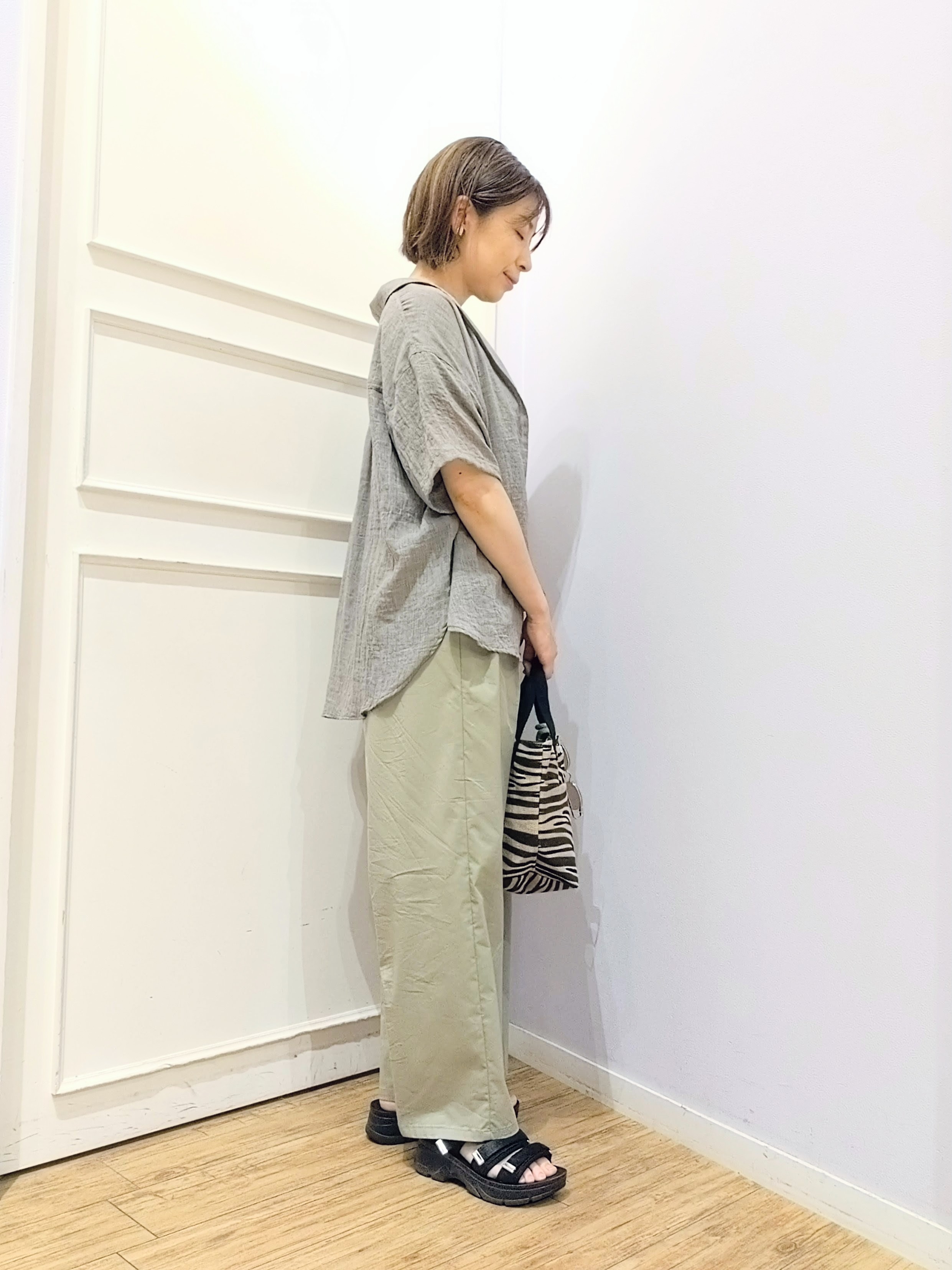miomioさんの「SHOO･LA･RUE｜【S-LL】ナチュラルに決まる 半袖シアーシャツジャケット」を使ったコーディネート
