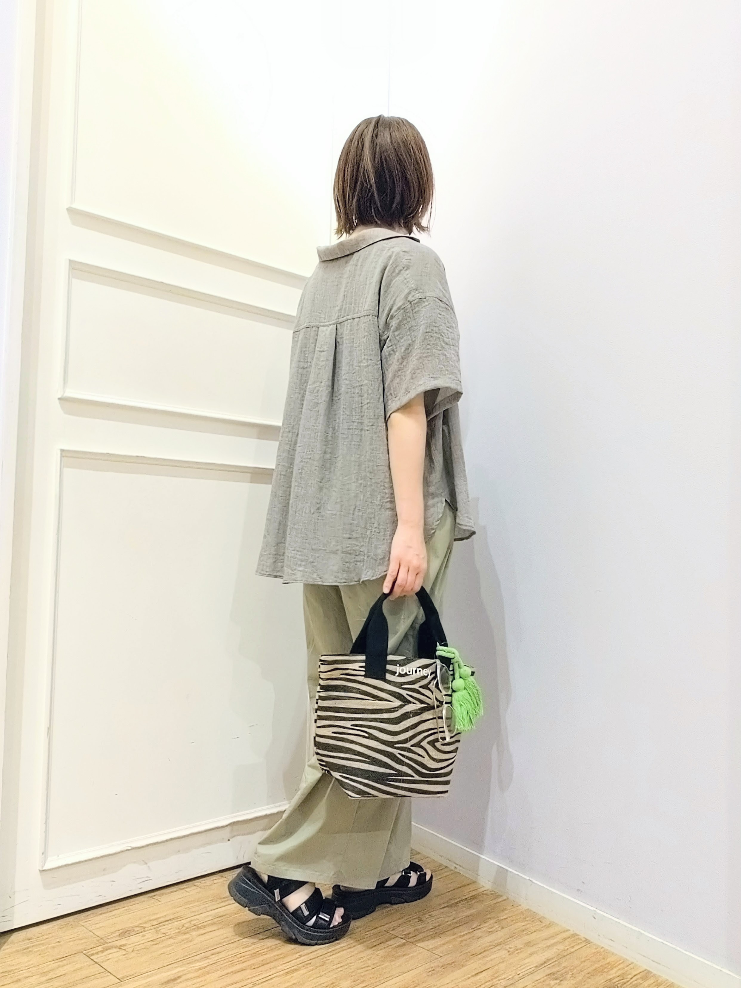 miomioさんの「SHOO･LA･RUE｜【S-LL】ナチュラルに決まる 半袖シアーシャツジャケット」を使ったコーディネート