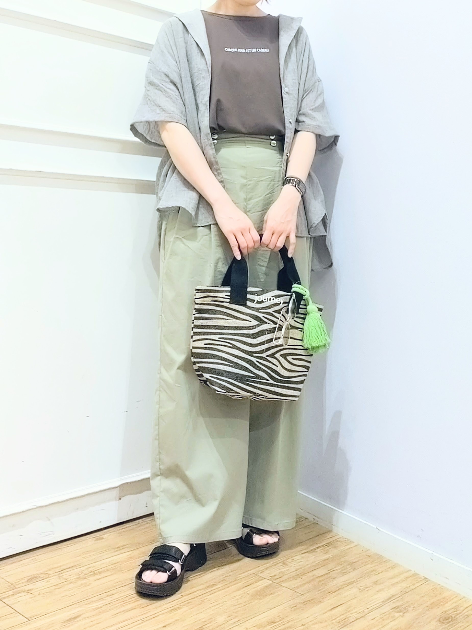 miomioさんの「SHOO･LA･RUE｜【S-LL】ナチュラルに決まる 半袖シアーシャツジャケット」を使ったコーディネート