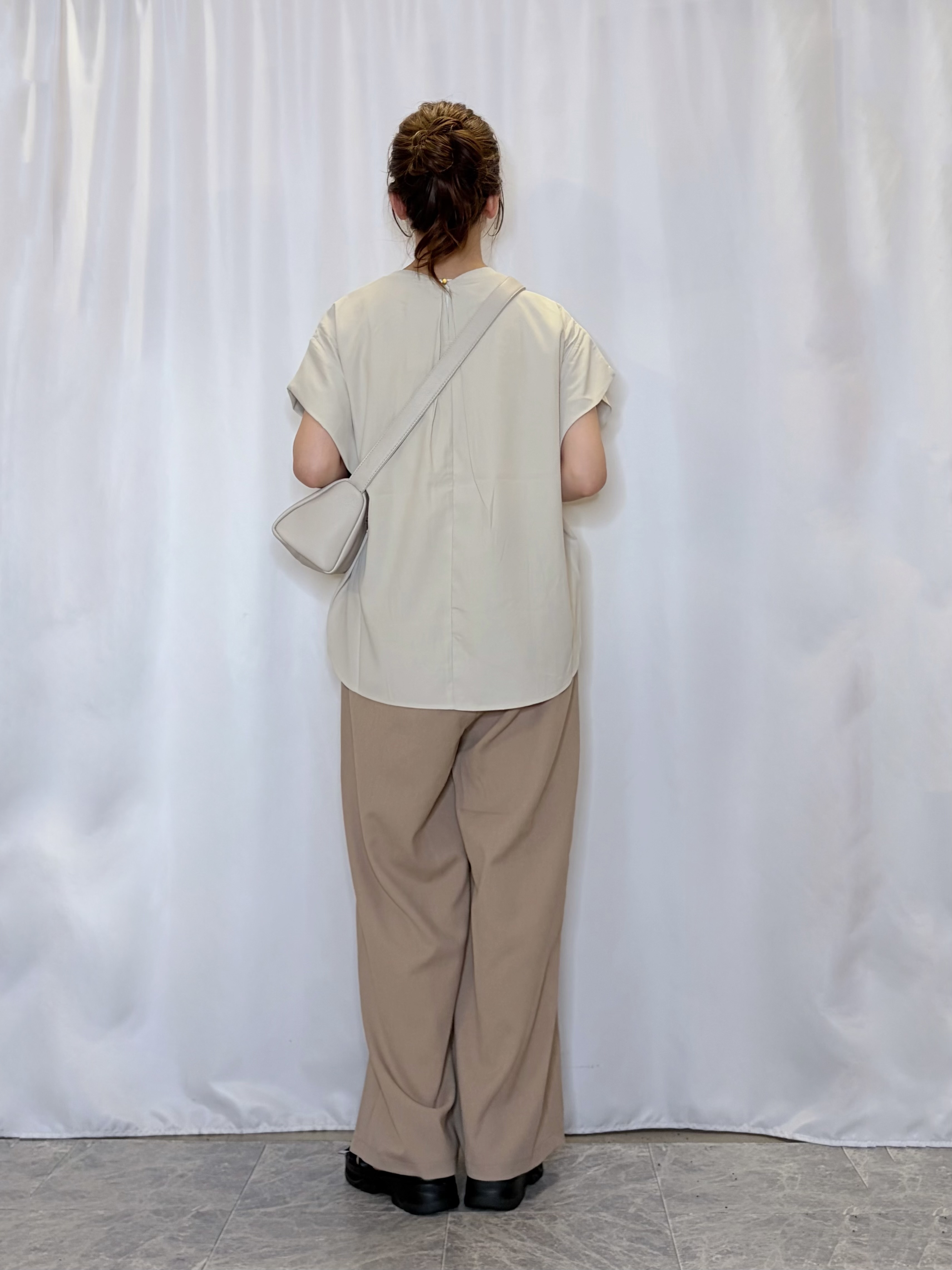 おうめさんの「SHOO･LA･RUE｜【洗濯機可/体型カバー】インせずこなれる ふんわり裾バルーントップス」を使ったコーディネート