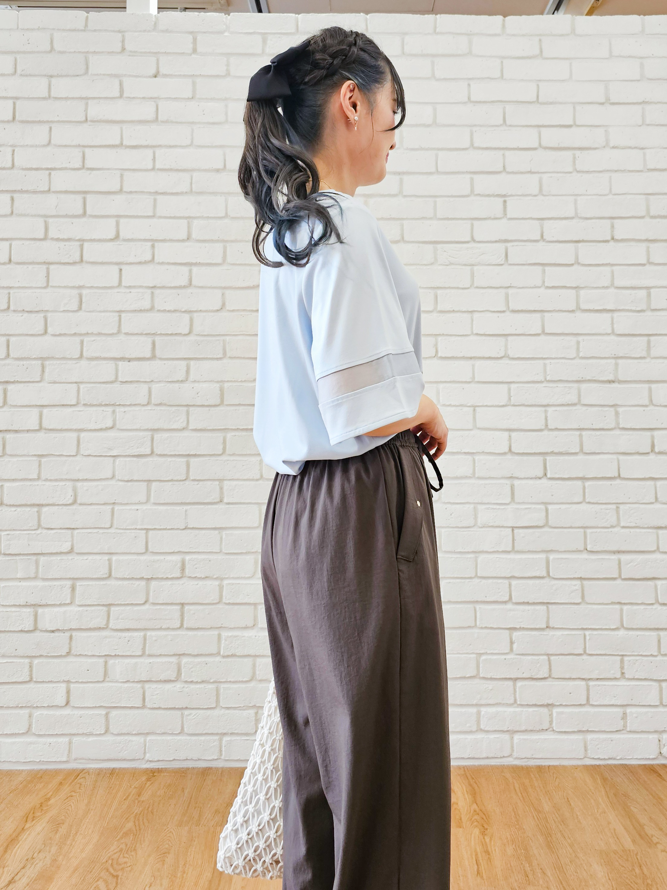 ゆゆさんの「SHOO･LA･RUE｜【洗濯機後しわになりにくい/ひんやり/S-LL】お袖のシアーで抜け感プラス 二の腕隠せるフレアスリー」を使ったコーディネート