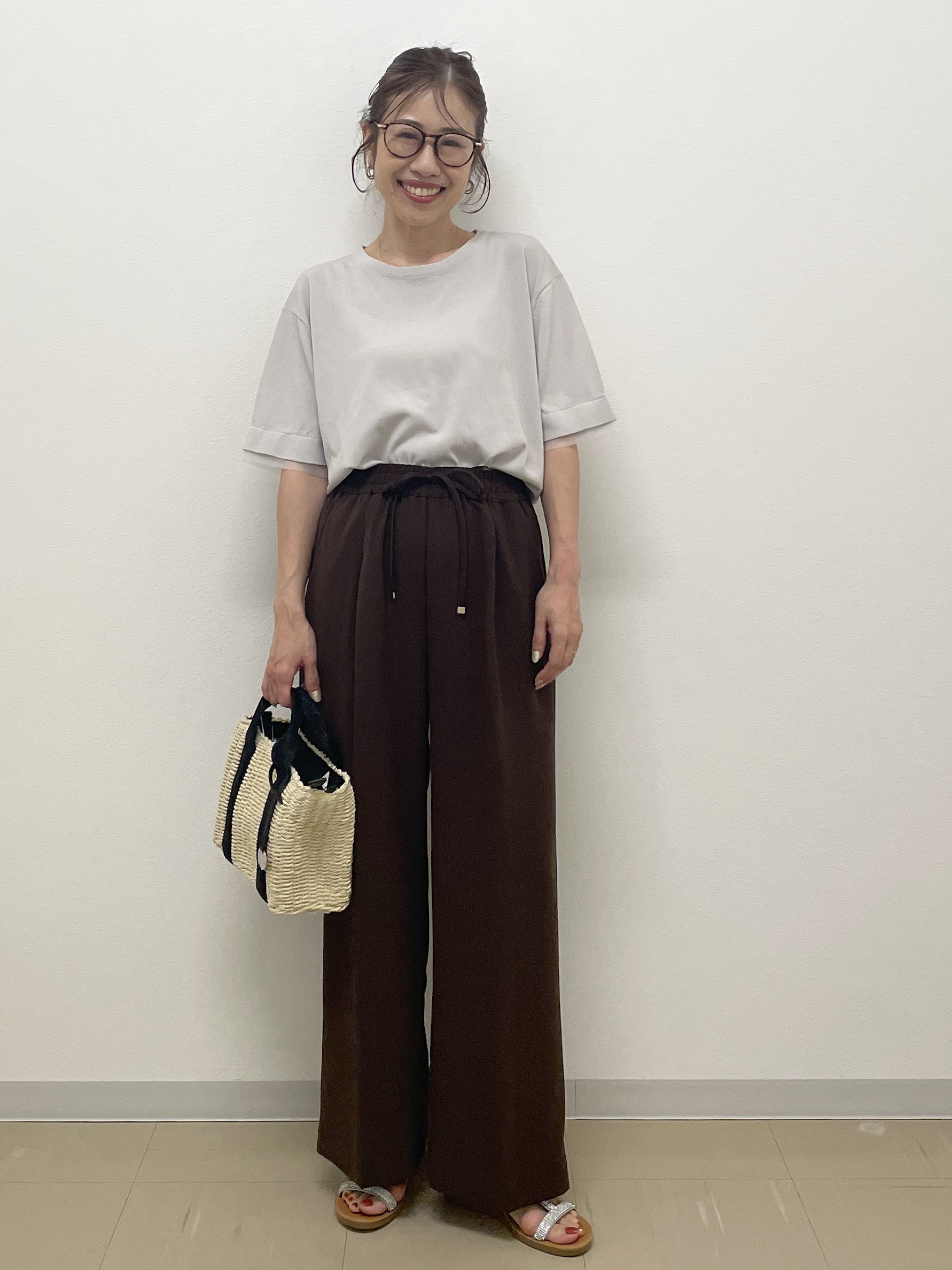 Akiさんの「OPAQUE.CLIP｜【UV／接触冷感／抗ピル】シアー＆レイヤード風さらりニット《洗濯機OK》」を使ったコーディネート