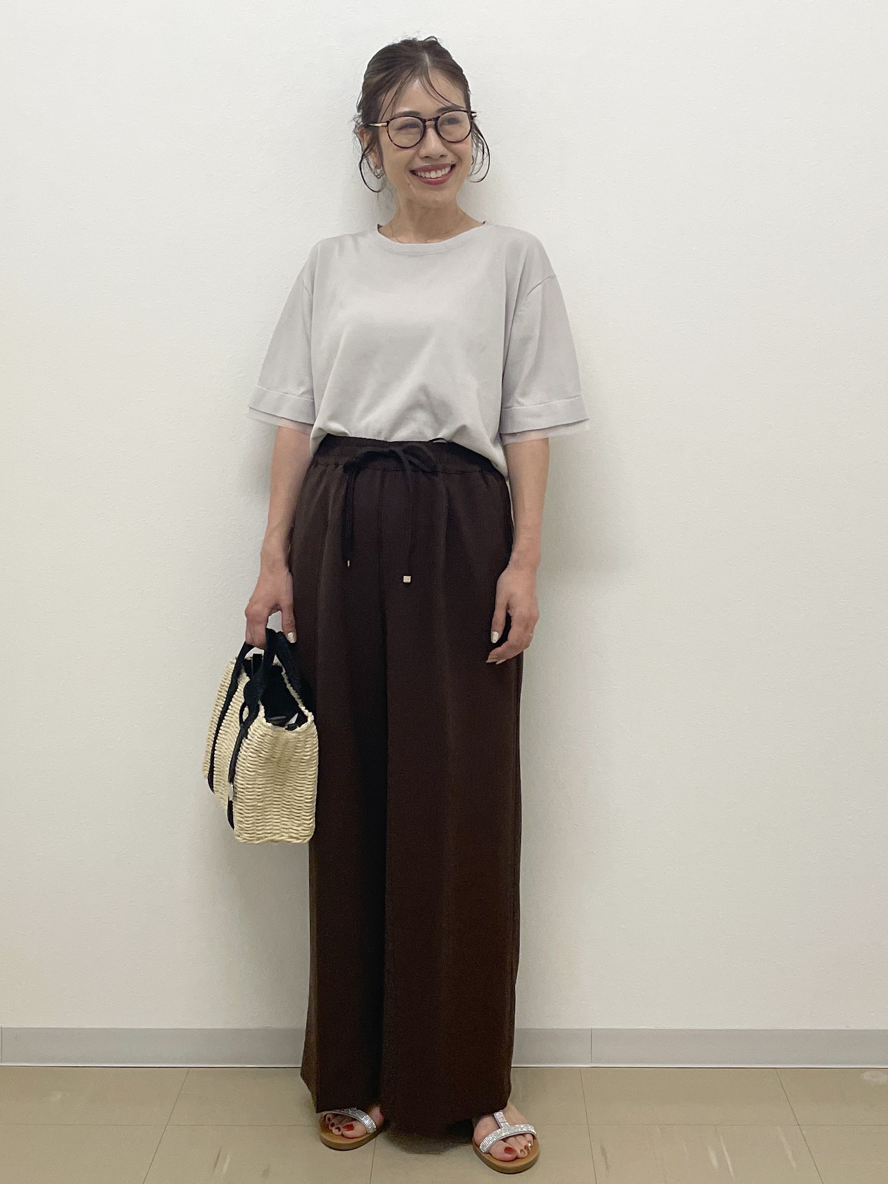 Akiさんの「OPAQUE.CLIP｜【UV／接触冷感／抗ピル】シアー＆レイヤード風さらりニット《洗濯機OK》」を使ったコーディネート