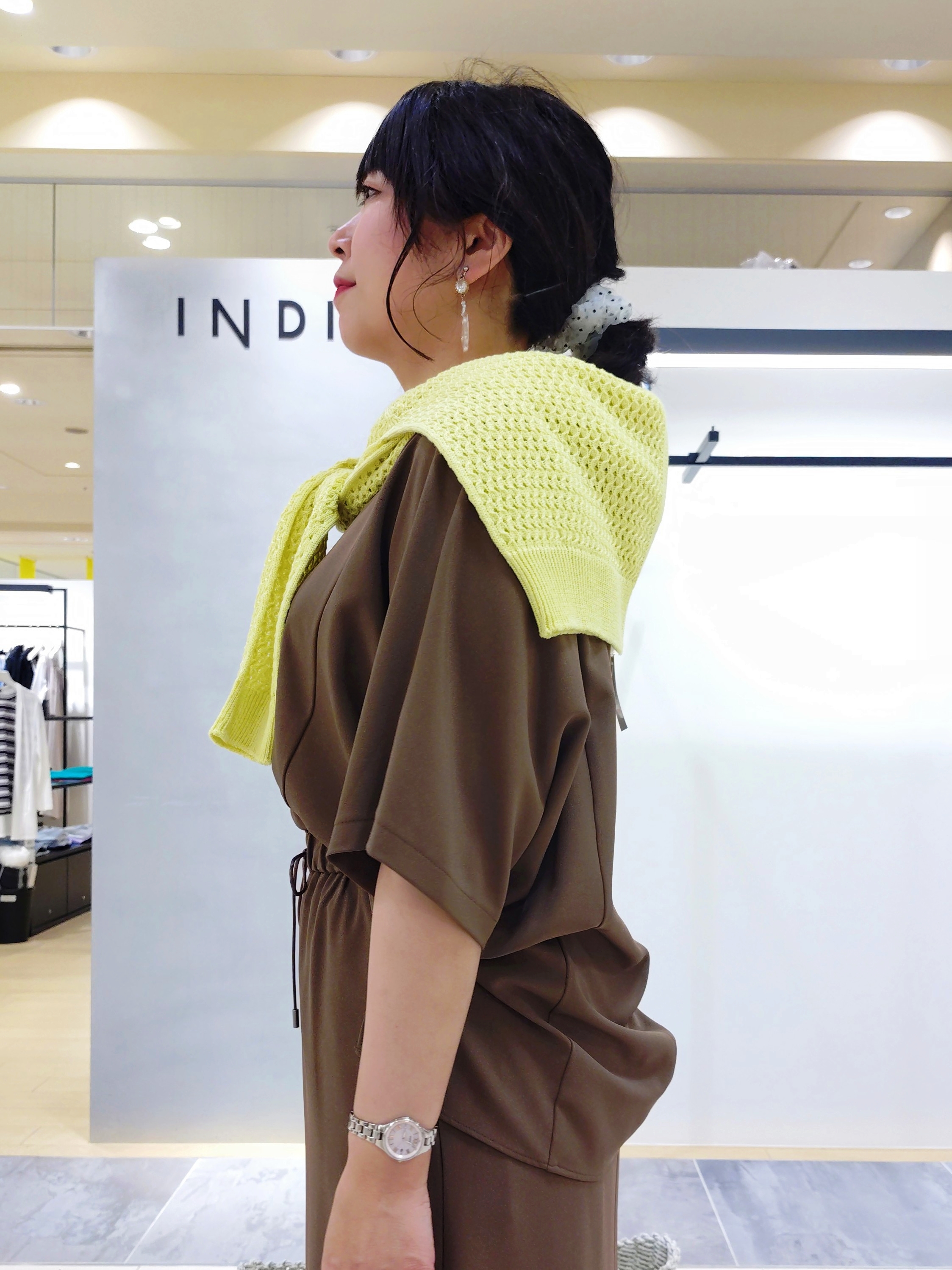 TOMOMIさんの「INDIVI｜【着る日傘】ドルマントップス」を使ったコーディネート