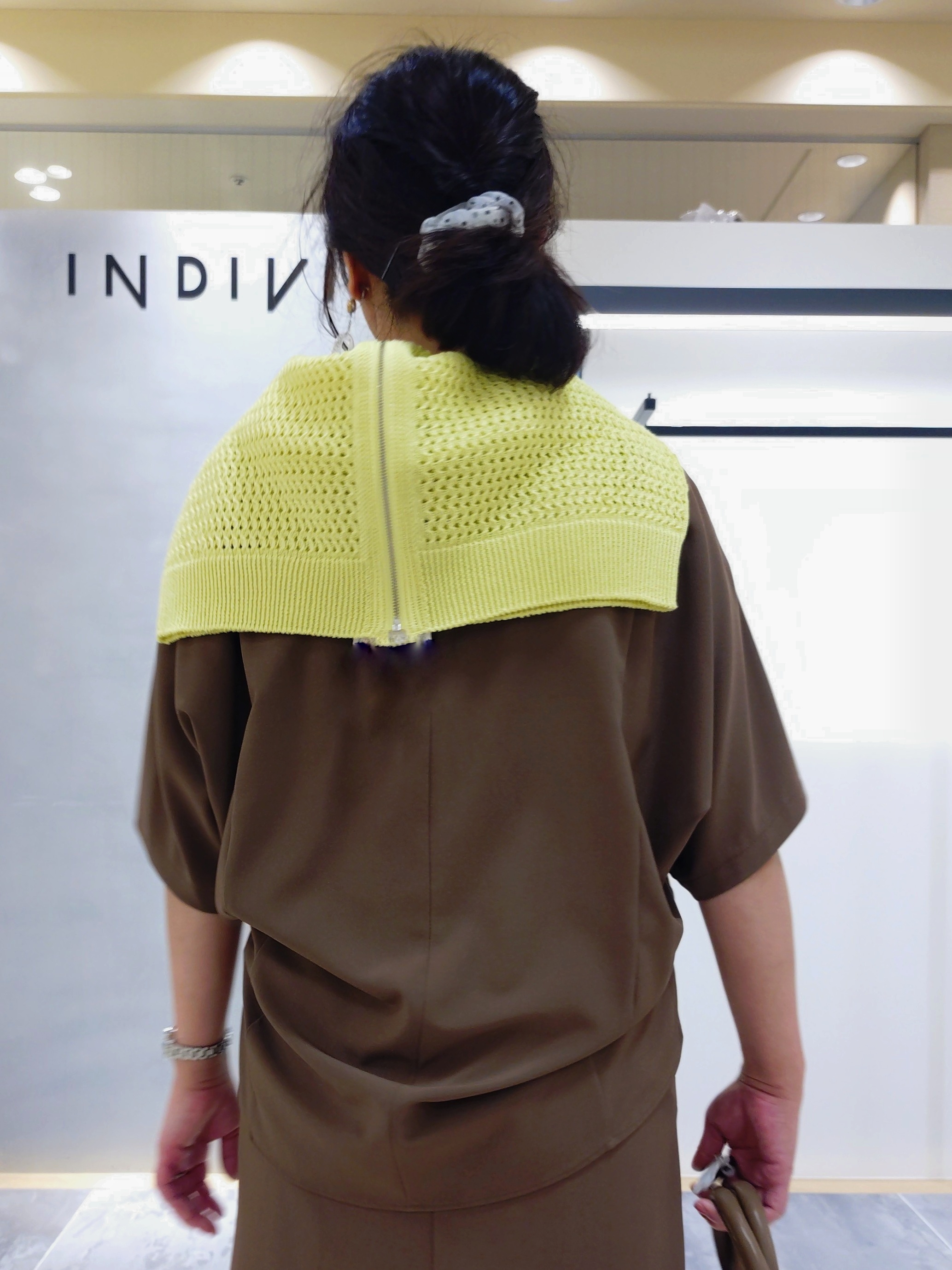 TOMOMIさんの「INDIVI｜【着る日傘】ドルマントップス」を使ったコーディネート