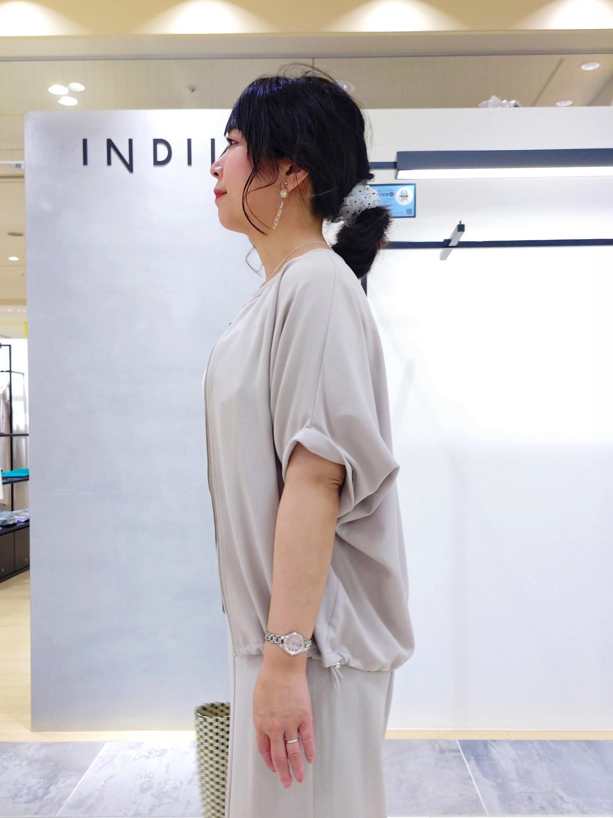 TOMOMIさんの「INDIVI｜【着る日傘】ドルマンフォルムブルゾン」を使ったコーディネート