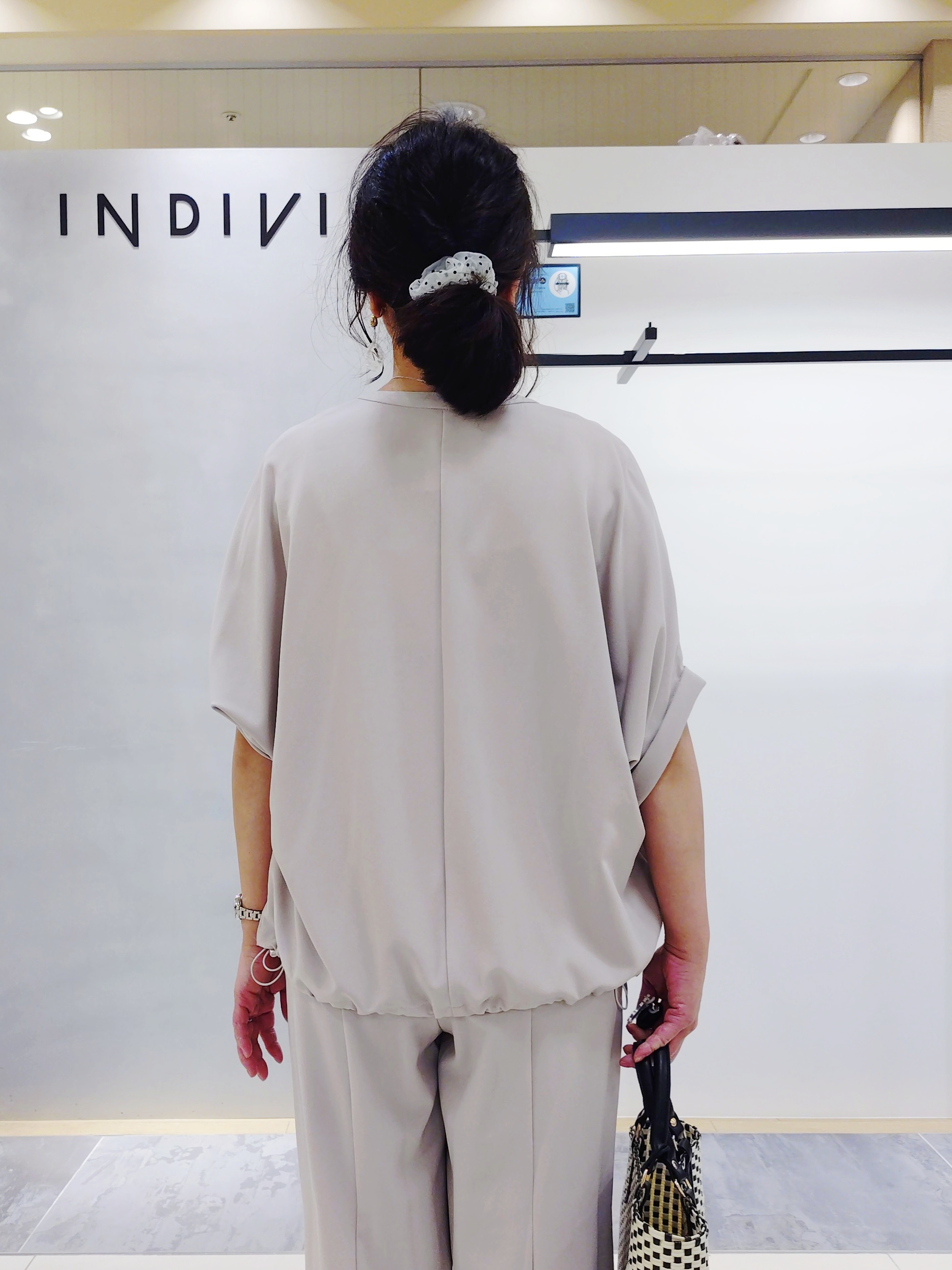 TOMOMIさんの「INDIVI｜【着る日傘】ドルマンフォルムブルゾン」を使ったコーディネート