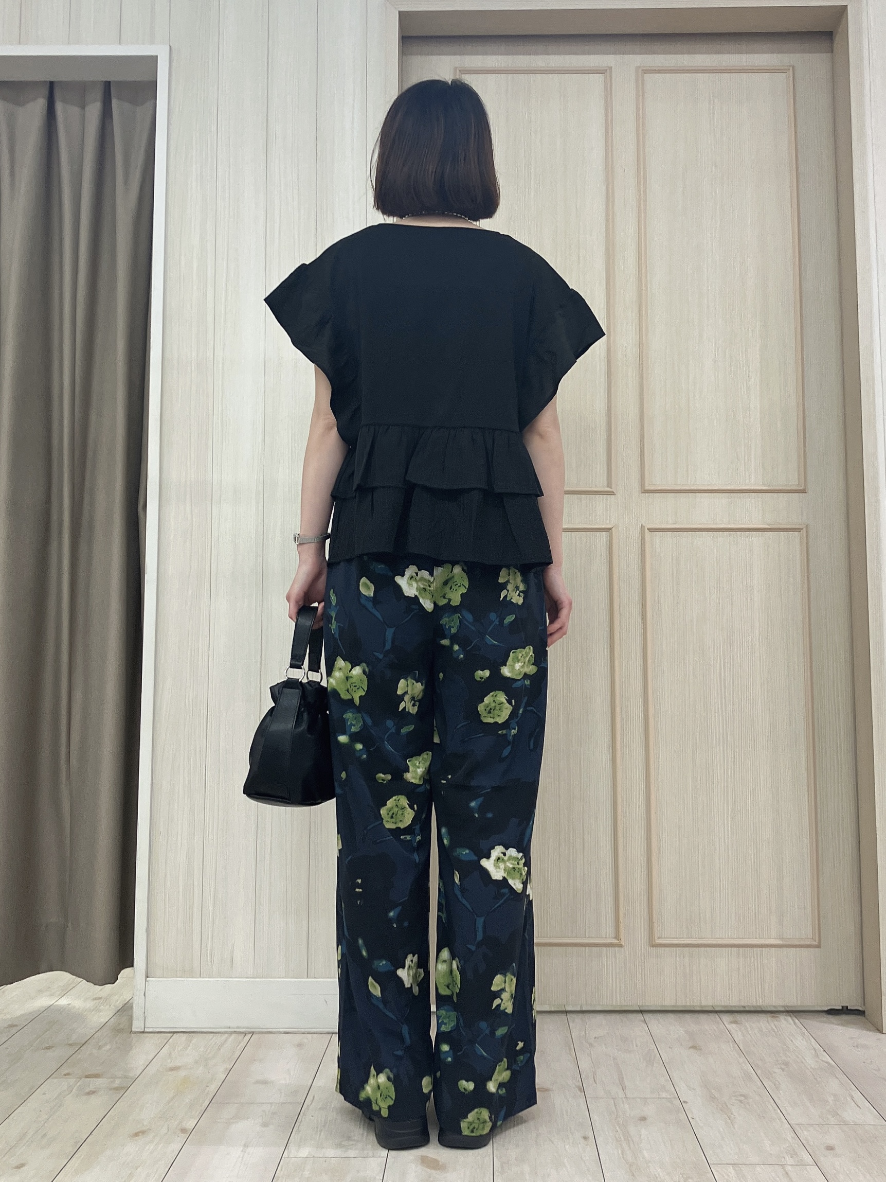 Turnerさんの「SHOO･LA･RUE｜【S-LL/洗濯機可】着るだけで決まる 主役級フリルトップス」を使ったコーディネート