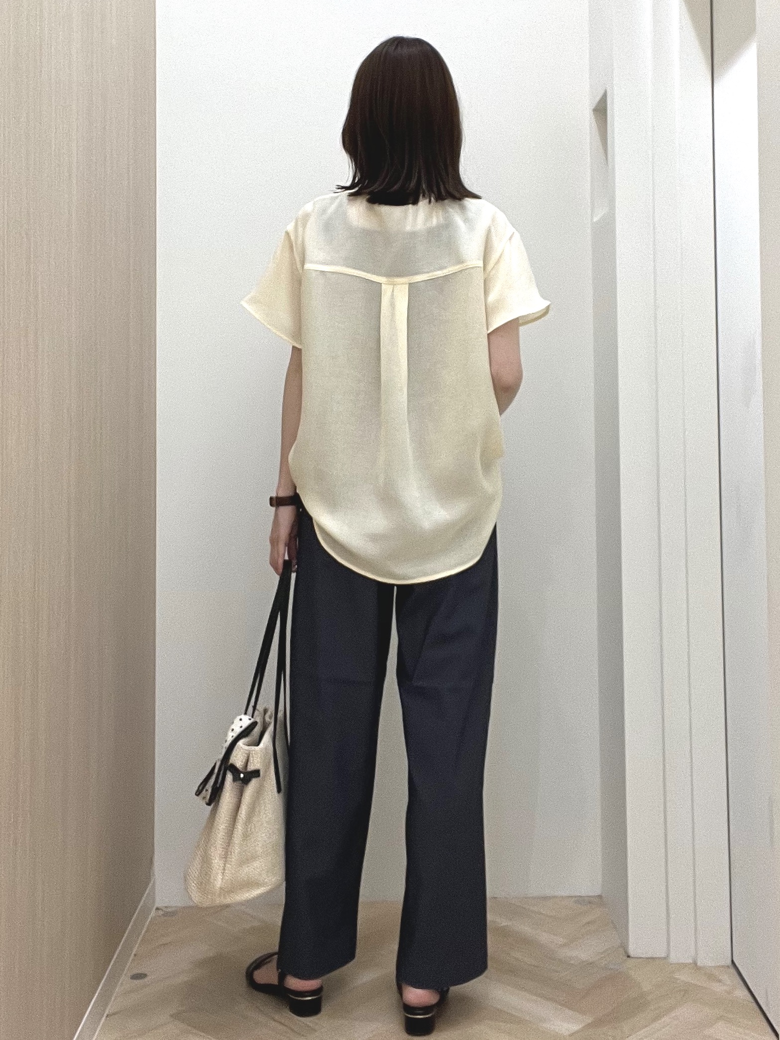  おまつさんの「grove｜【洗濯機OK・ひんやり/SETUP可】シワになりにくい、フレアスリーブブラウス」を使ったコーディネート