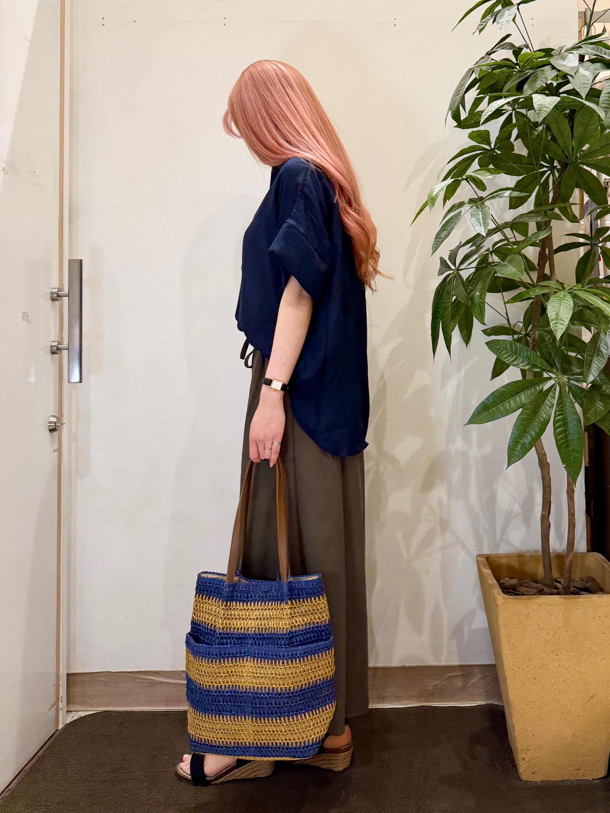 AYUMIさんの「SHOO･LA･RUE｜【2点セット/S-LL/洗濯機可】時短でコーデ決まる スラブスキッパーシャツ＋タンクトップ」を使ったコーディネート
