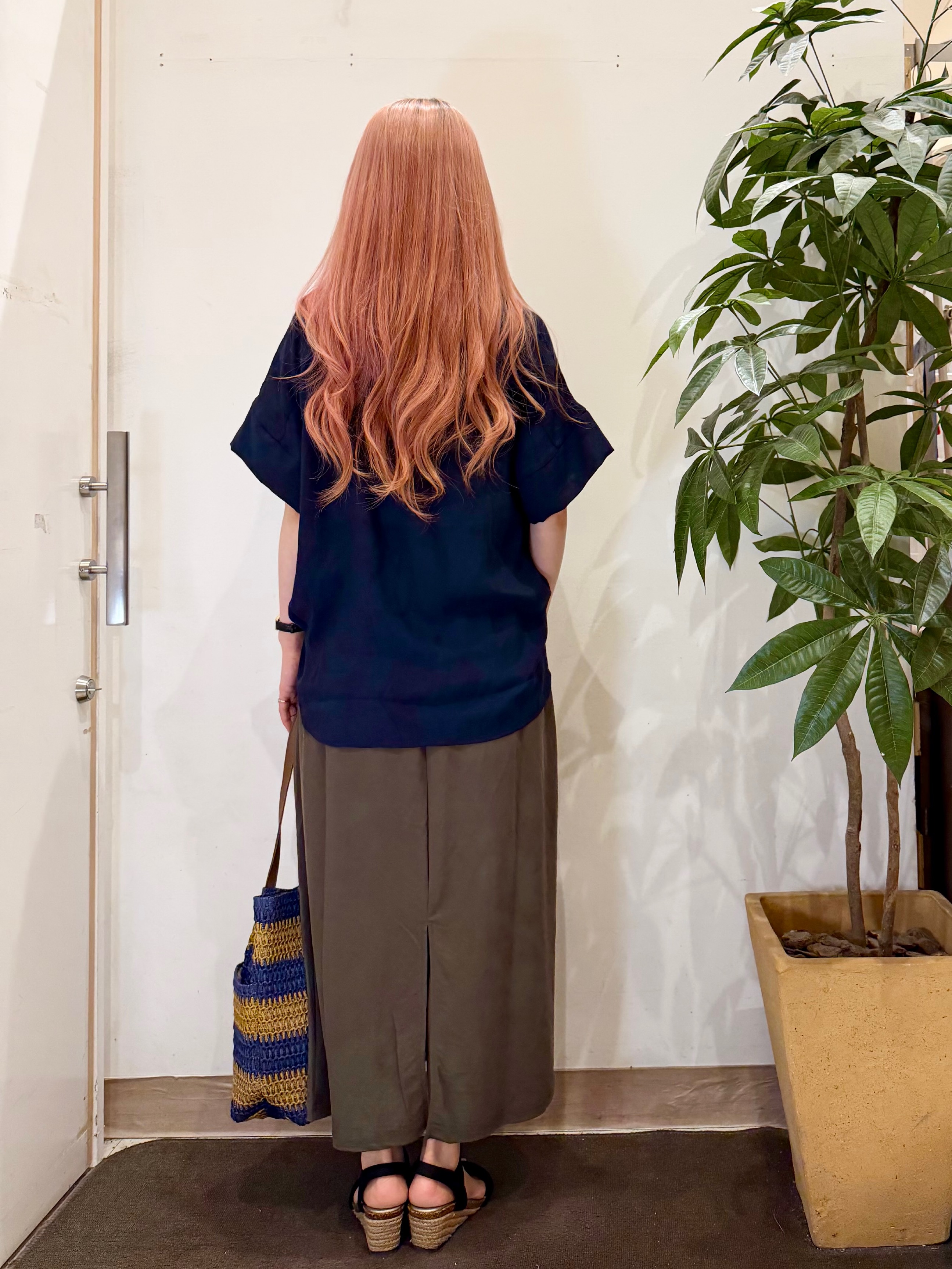 AYUMIさんの「SHOO･LA･RUE｜【2点セット/S-LL/洗濯機可】時短でコーデ決まる スラブスキッパーシャツ＋タンクトップ」を使ったコーディネート