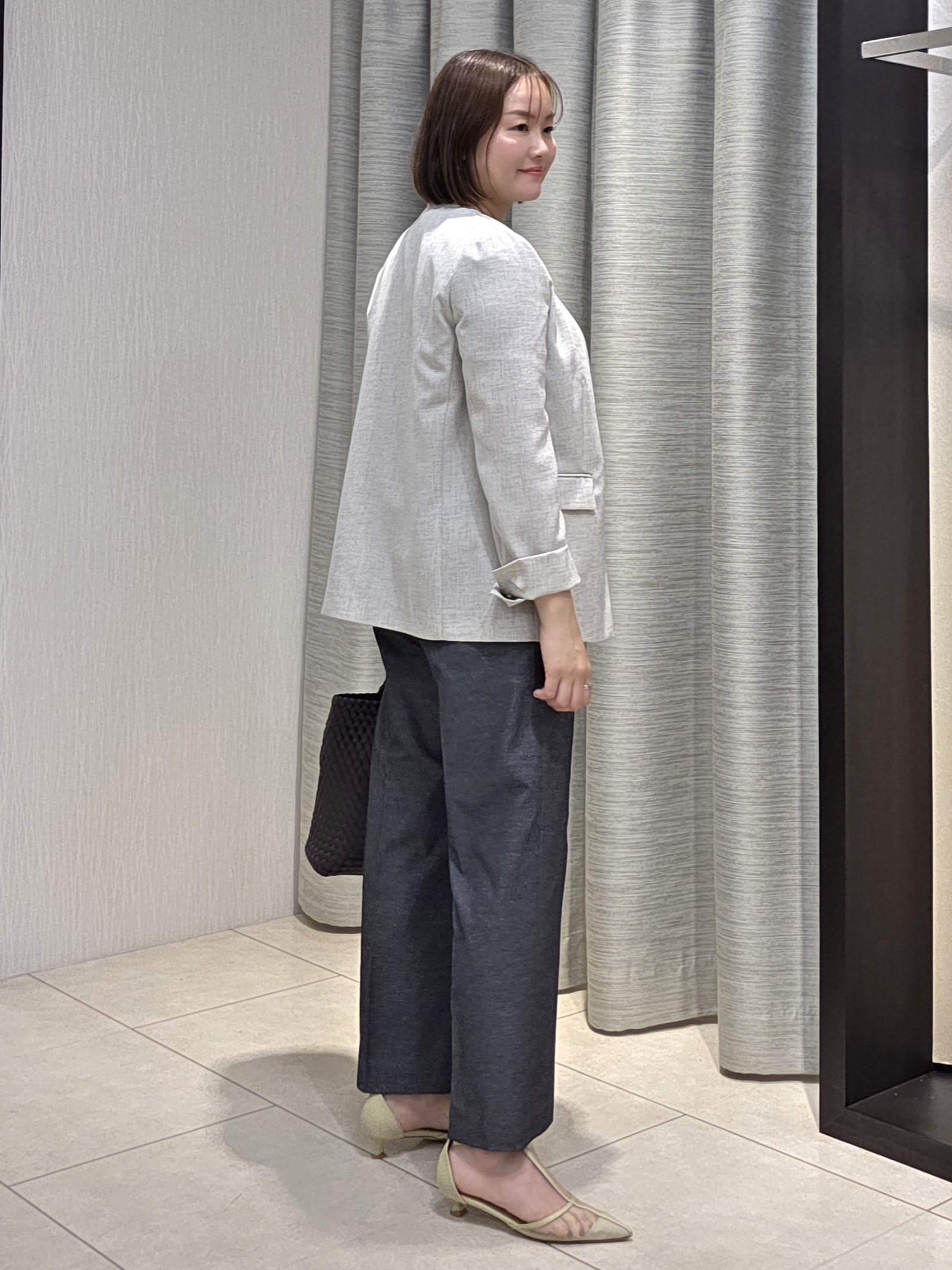 naokoさんの「UNTITLED｜【UV/接触冷感/セットアップ可】リラクシーキーVネックブラウス」を使ったコーディネート