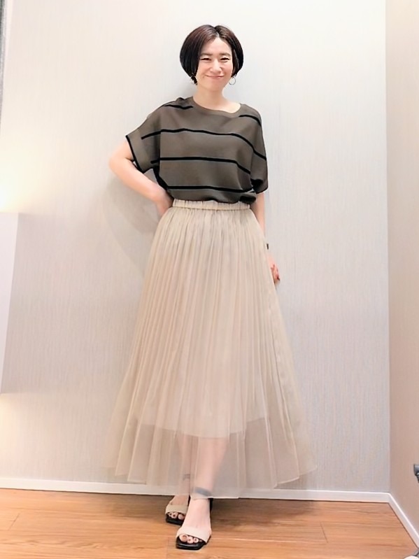 ミズタさんの「UNTITLED｜【11色展開/体型カバー】前後2WAYフレンチスリーブニット」を使ったコーディネート
