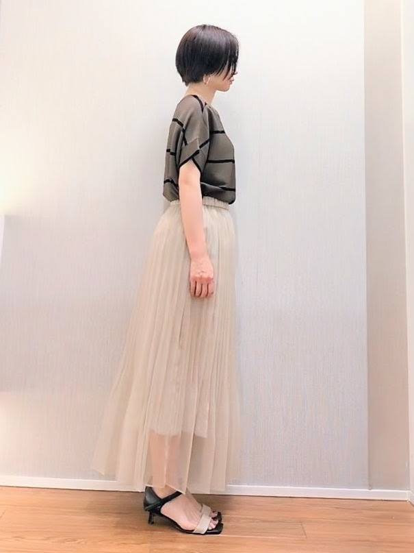 ミズタさんの「UNTITLED｜【11色展開/体型カバー】前後2WAYフレンチスリーブニット」を使ったコーディネート