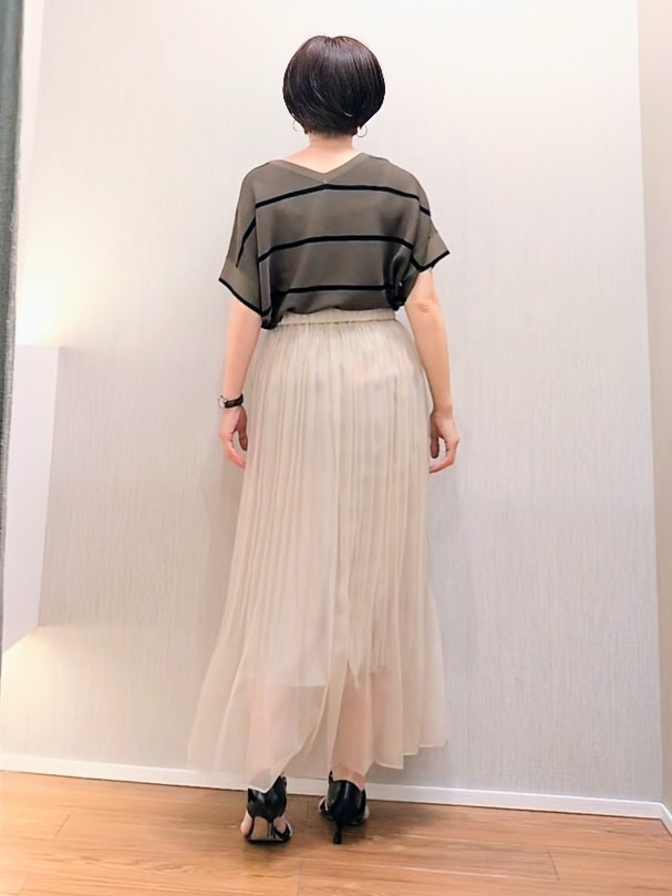 ミズタさんの「UNTITLED｜【11色展開/体型カバー】前後2WAYフレンチスリーブニット」を使ったコーディネート