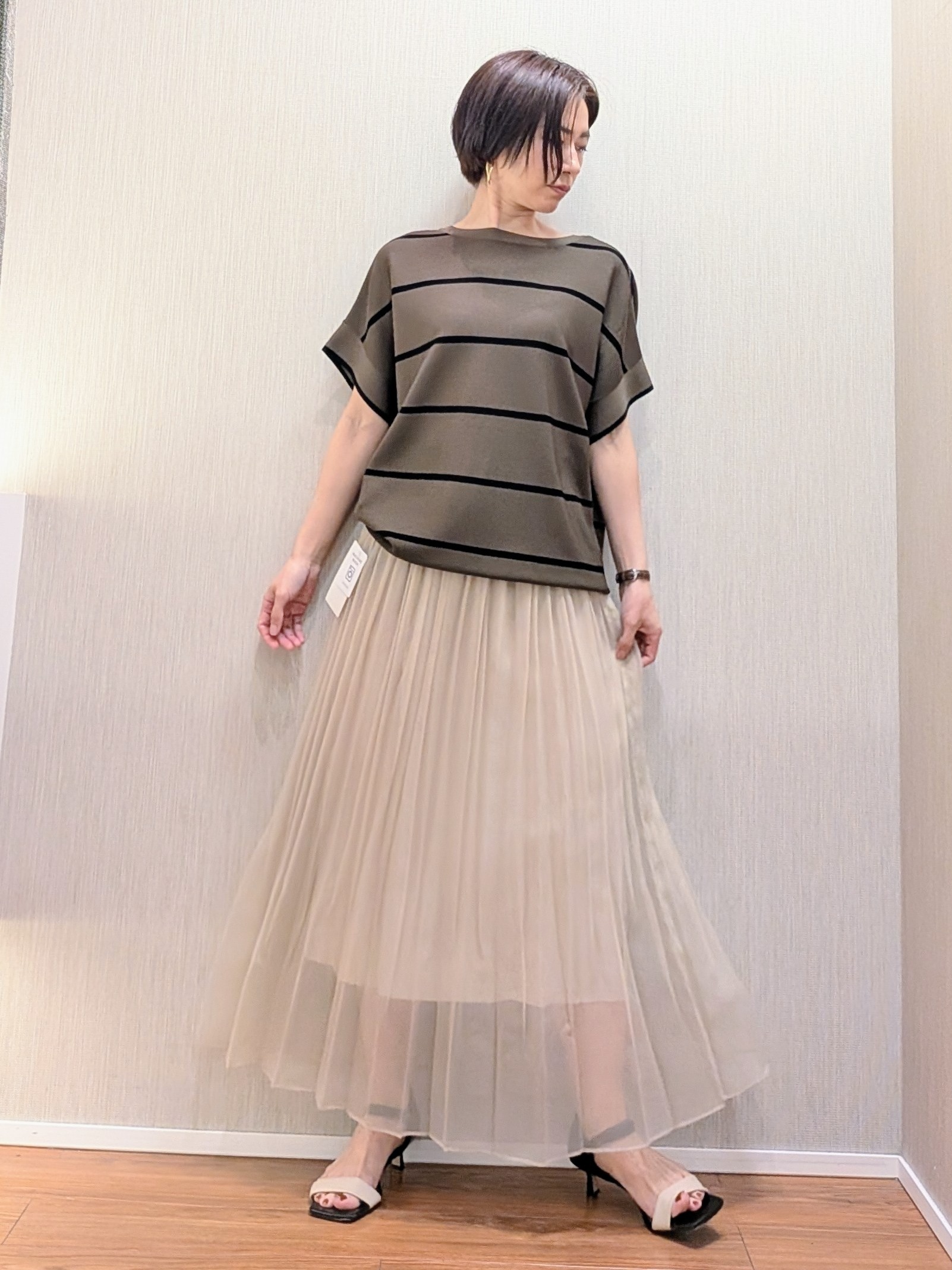 ミズタさんの「UNTITLED｜【11色展開/体型カバー】前後2WAYフレンチスリーブニット」を使ったコーディネート