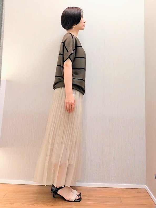 ミズタさんの「UNTITLED｜【11色展開/体型カバー】前後2WAYフレンチスリーブニット」を使ったコーディネート