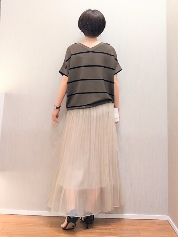 ミズタさんの「UNTITLED｜【11色展開/体型カバー】前後2WAYフレンチスリーブニット」を使ったコーディネート