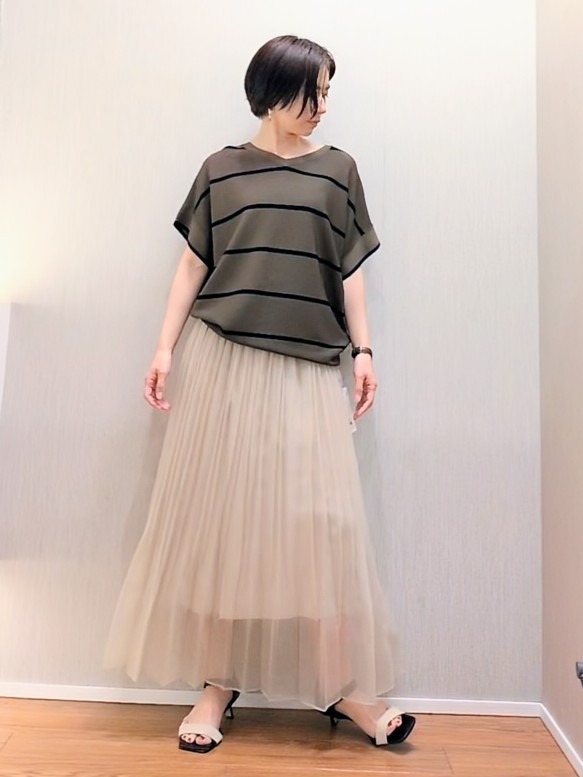 ミズタさんの「UNTITLED｜【11色展開/体型カバー】前後2WAYフレンチスリーブニット」を使ったコーディネート