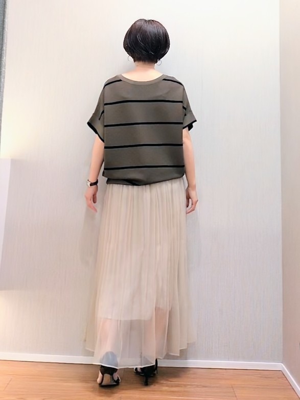 ミズタさんの「UNTITLED｜【11色展開/体型カバー】前後2WAYフレンチスリーブニット」を使ったコーディネート