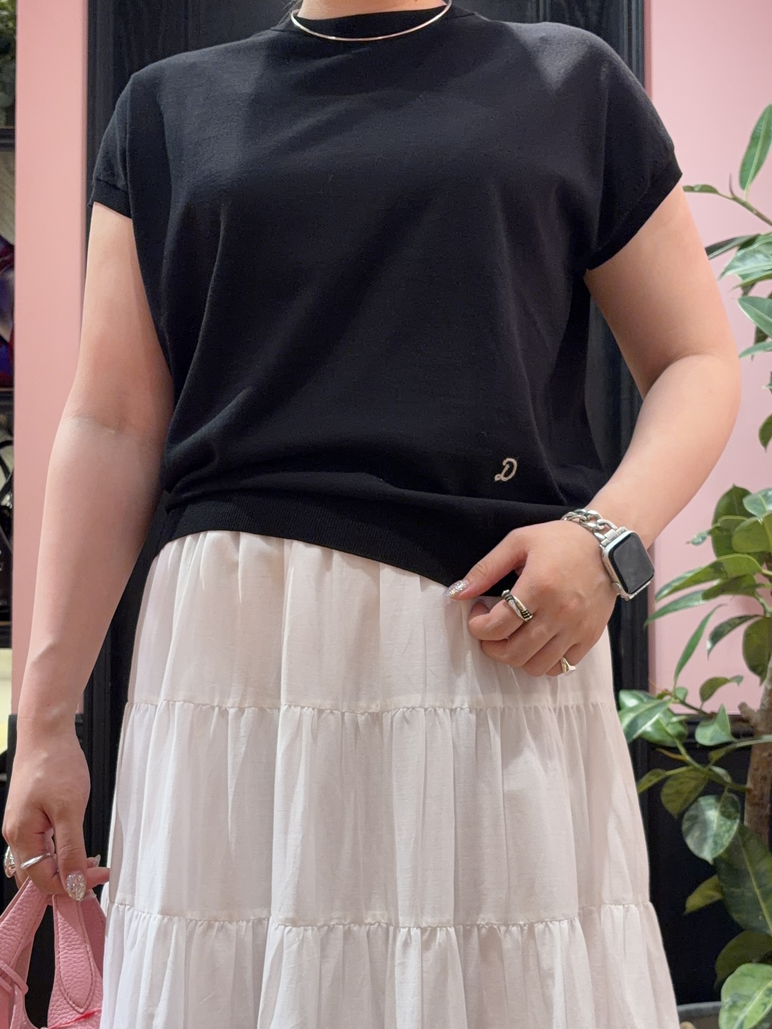 SAKAIさんの「DRESSTERIOR｜【ウォッシャブル】コットンシルクフレンチスリーブニット」を使ったコーディネート