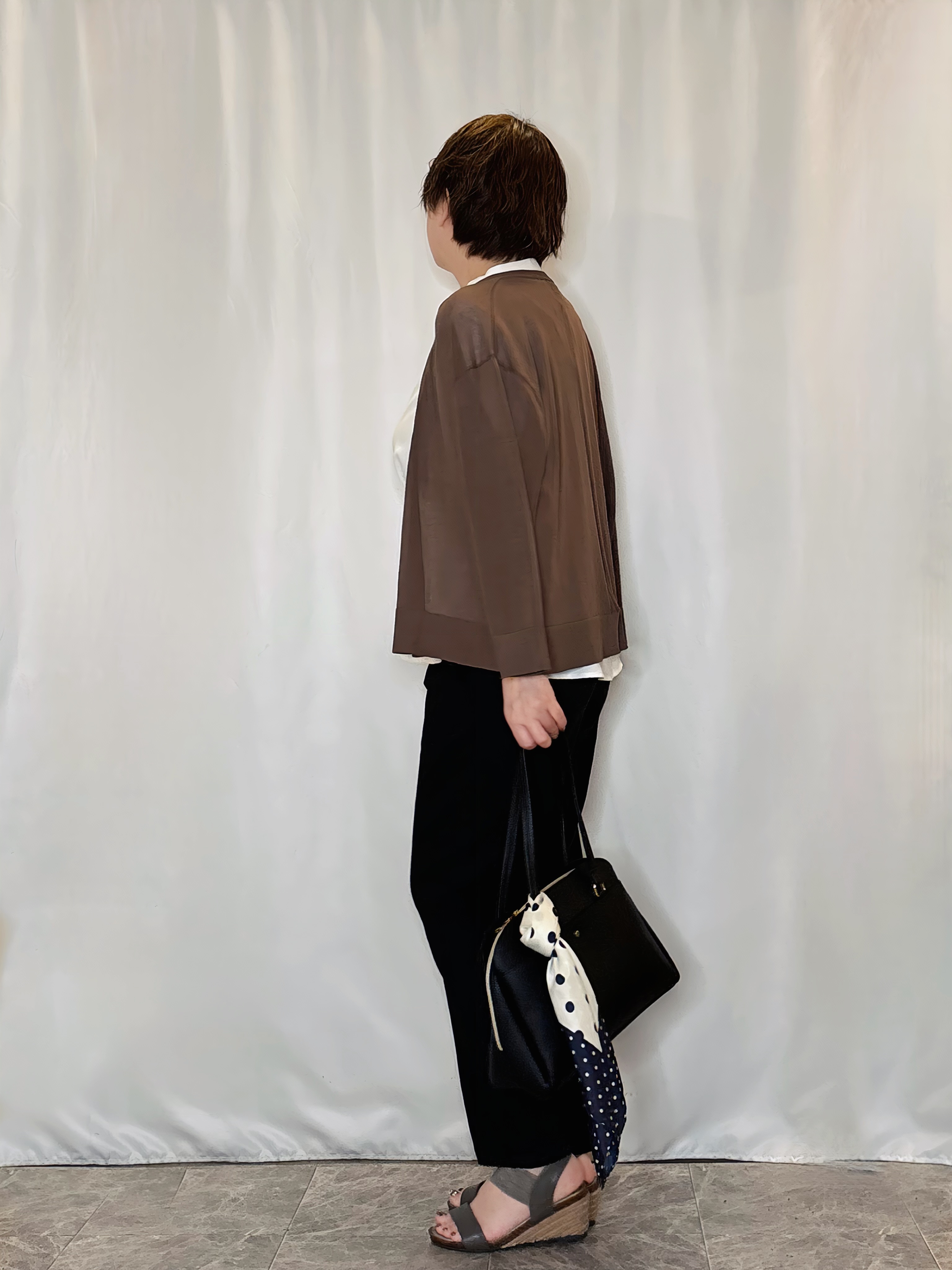 たみさんの「SHOO･LA･RUE｜【ひんやり/洗濯機可/S-LL】オンにもオフにも マルチに使えるボタンレスカーディガン」を使ったコーディネート