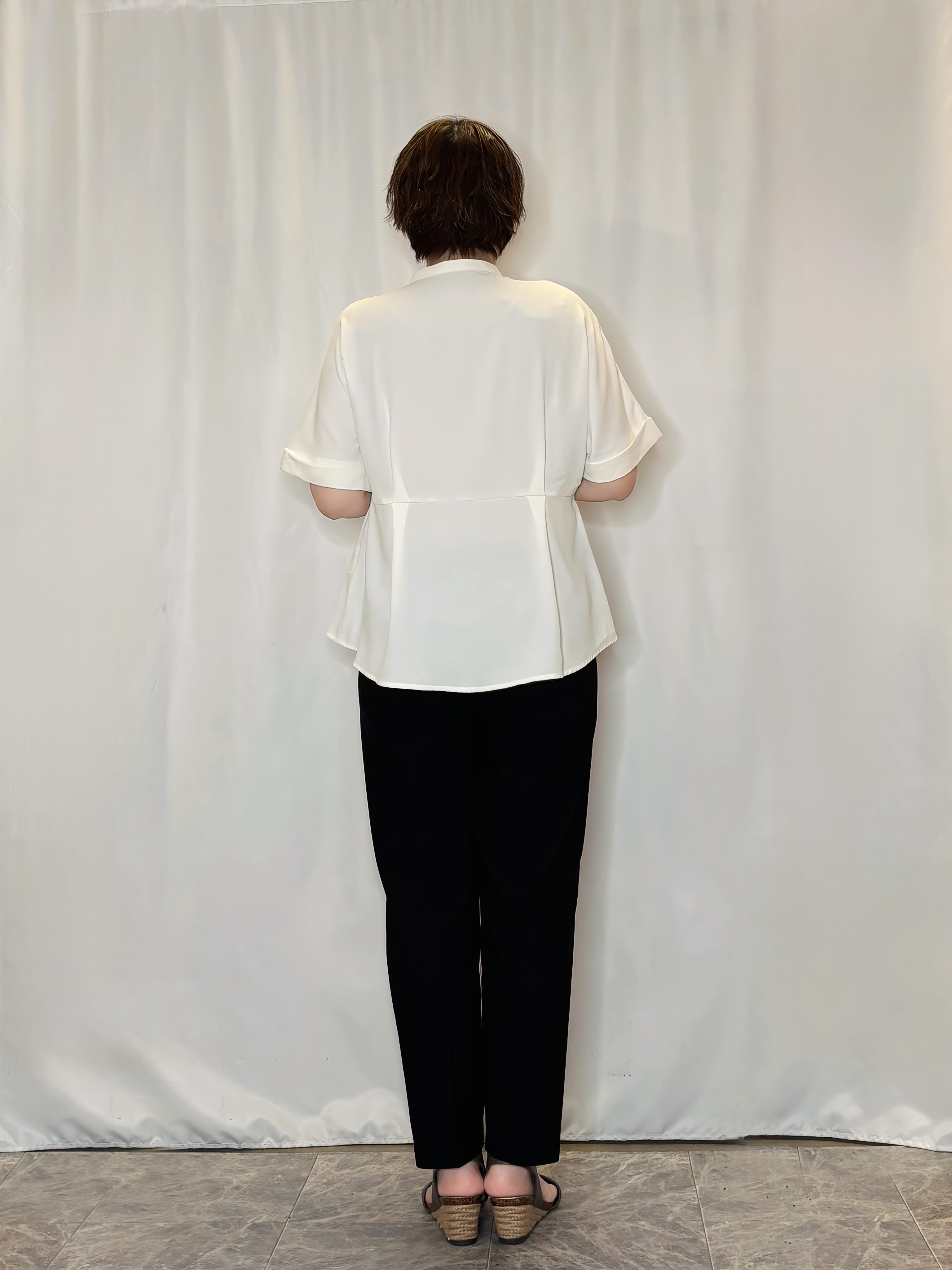 たみさんの「SHOO･LA･RUE｜【ひんやり/洗濯機可/S-LL】オンにもオフにも マルチに使えるボタンレスカーディガン」を使ったコーディネート