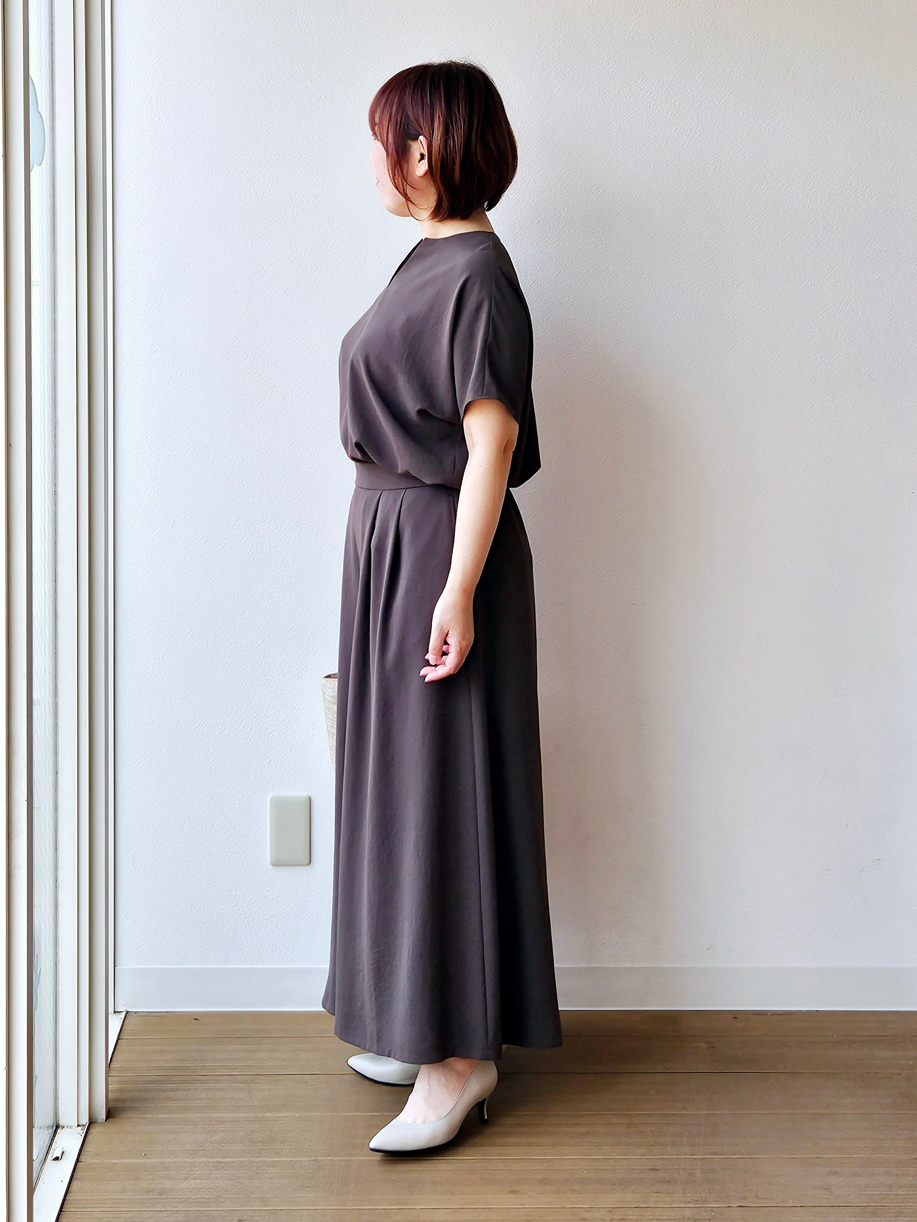 やじまさんの「UNTITLED｜【UV/接触冷感/セットアップ可】リラクシーキーVネックブラウス」を使ったコーディネート