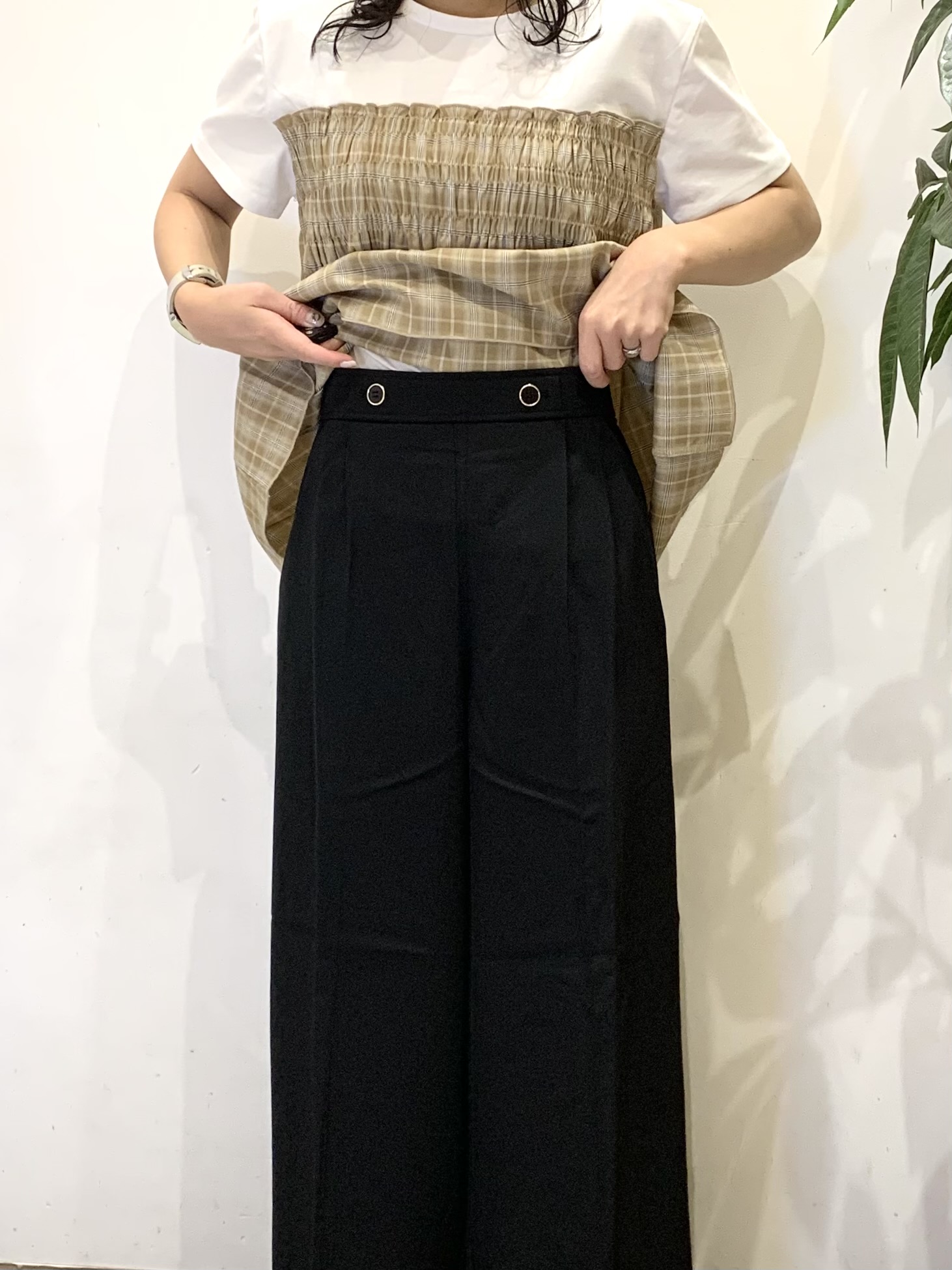 ちゃろさんの「SHOO･LA･RUE｜【体型カバー/S-LL/洗濯機可】インせずコーデの主役に ビスチェ風異素材ドッキングTシャツ」を使ったコーディネート
