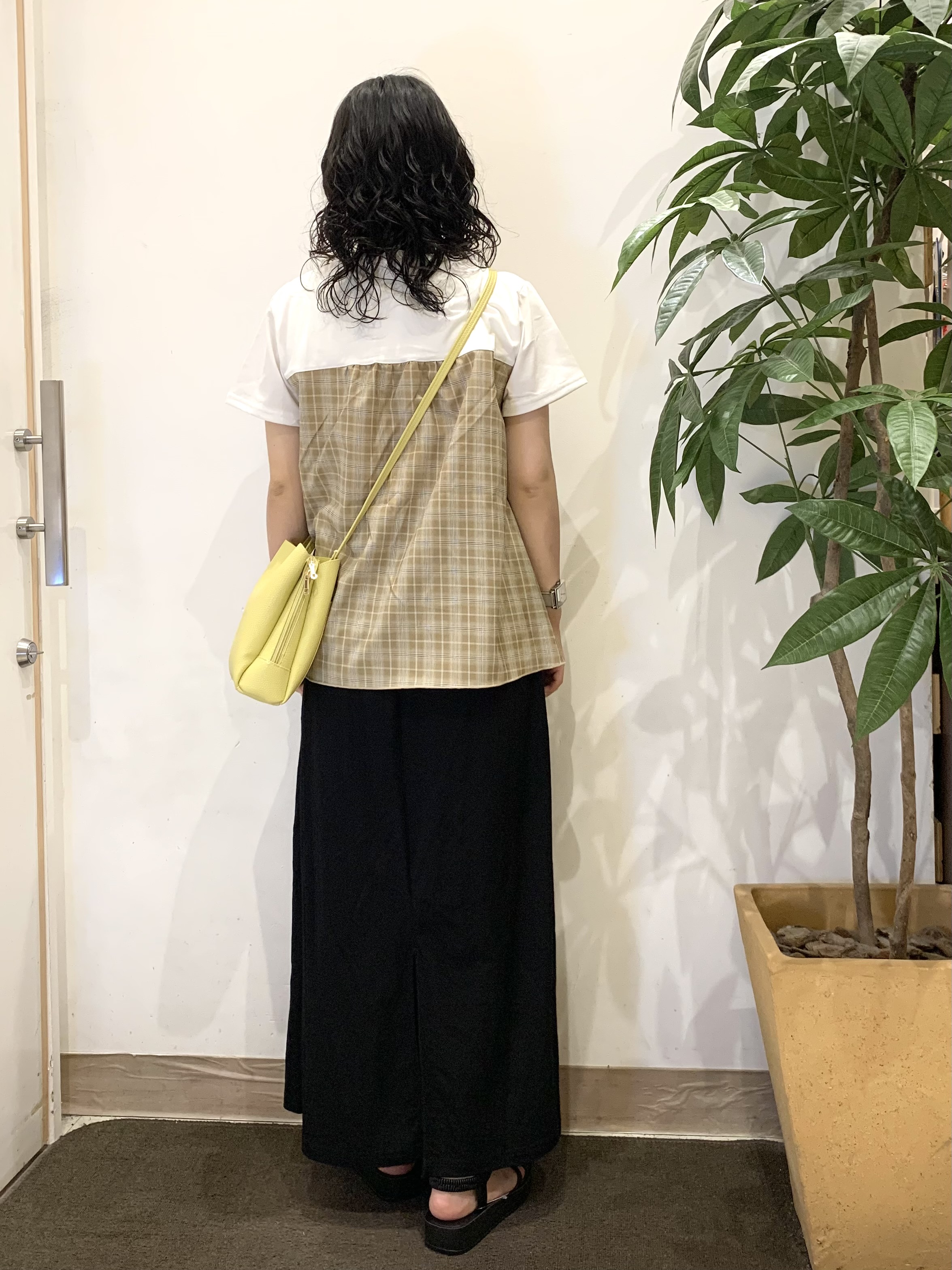 ちゃろさんの「SHOO･LA･RUE｜【体型カバー/S-LL/洗濯機可】インせずコーデの主役に ビスチェ風異素材ドッキングTシャツ」を使ったコーディネート