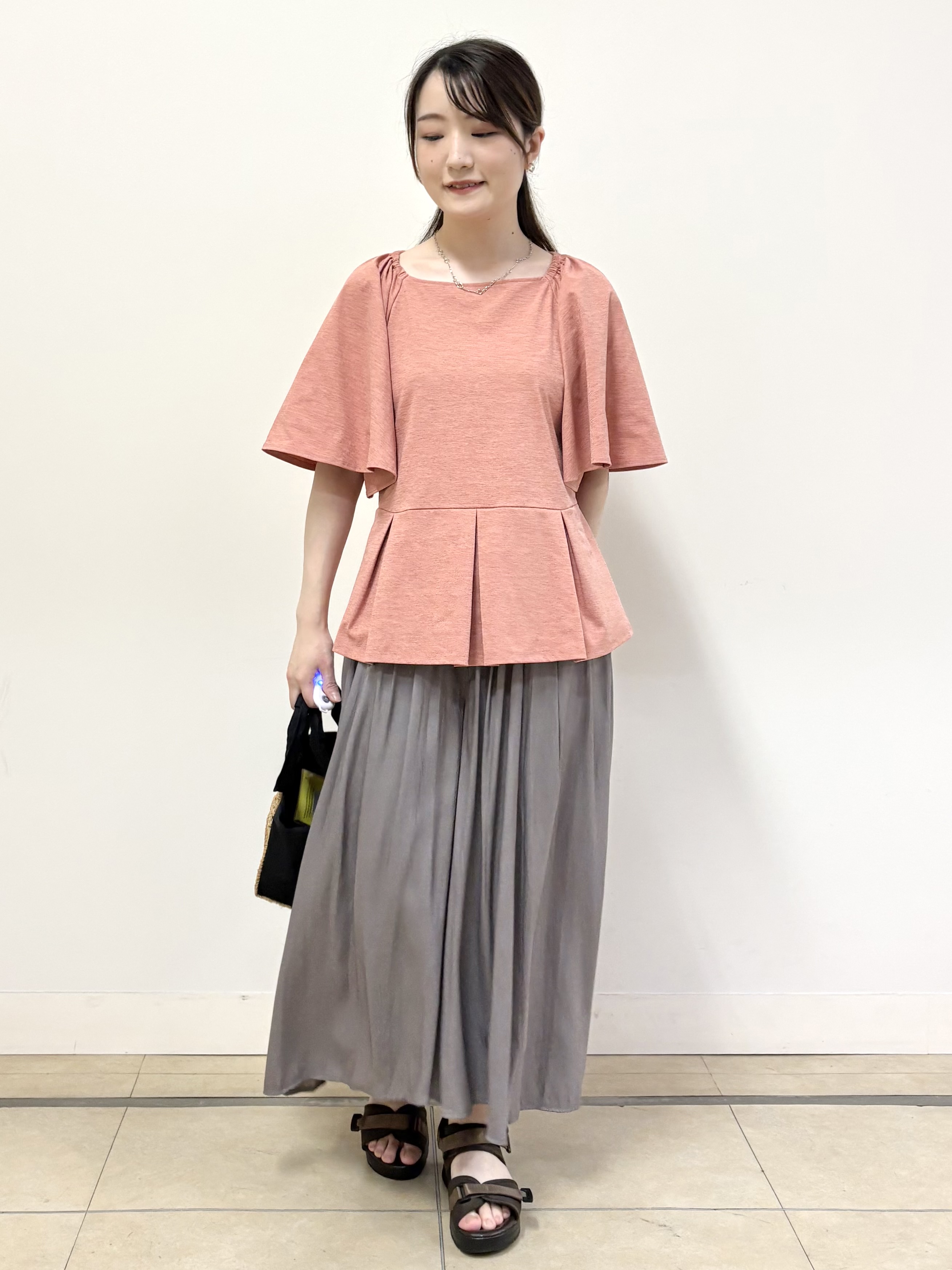 mikiさんの「Reflect｜【UVカット／接触冷感／吸水速乾】フレアスリーブペプラムカットソー」を使ったコーディネート