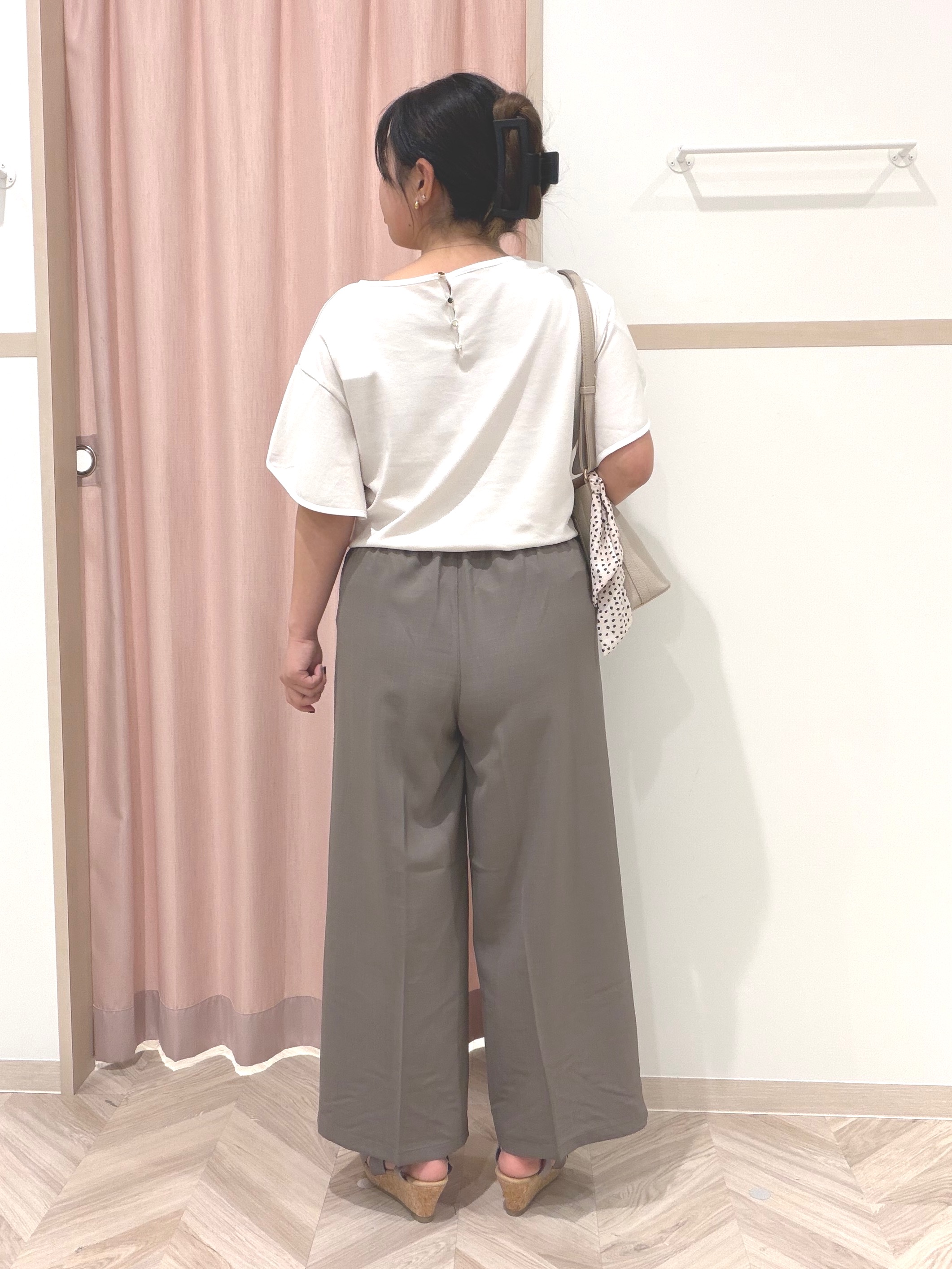 まちゃんなちゃんさんの「SHOO･LA･RUE｜【ひんやり/洗濯機可/S-LL】配色パイピング フレアスリーブトップス」を使ったコーディネート
