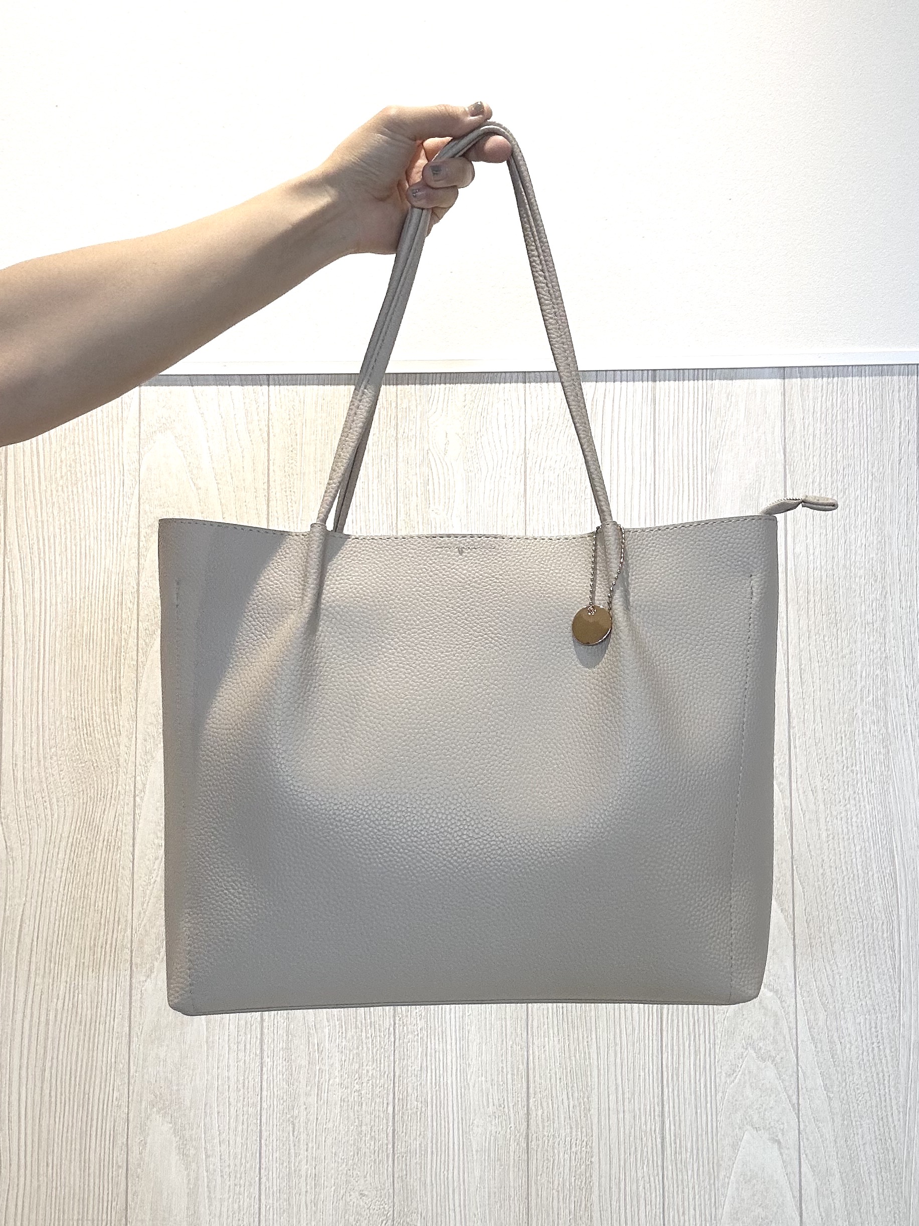 tomoさんの「SHOO･LA･RUE｜【S-LL/洗濯機可】軽凛(かろりん)ひんやり スキッパー裾レースブラウス」を使ったコーディネート