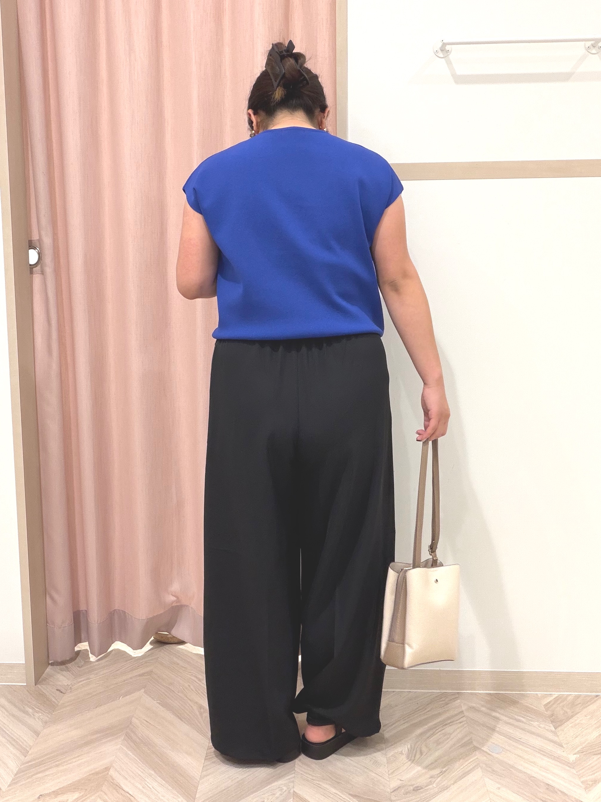 まちゃんなちゃんさんの「SHOO･LA･RUE｜【ひんやり/洗濯機可/S-LL】インせず着られる 大人シンプルサマーニット」を使ったコーディネート