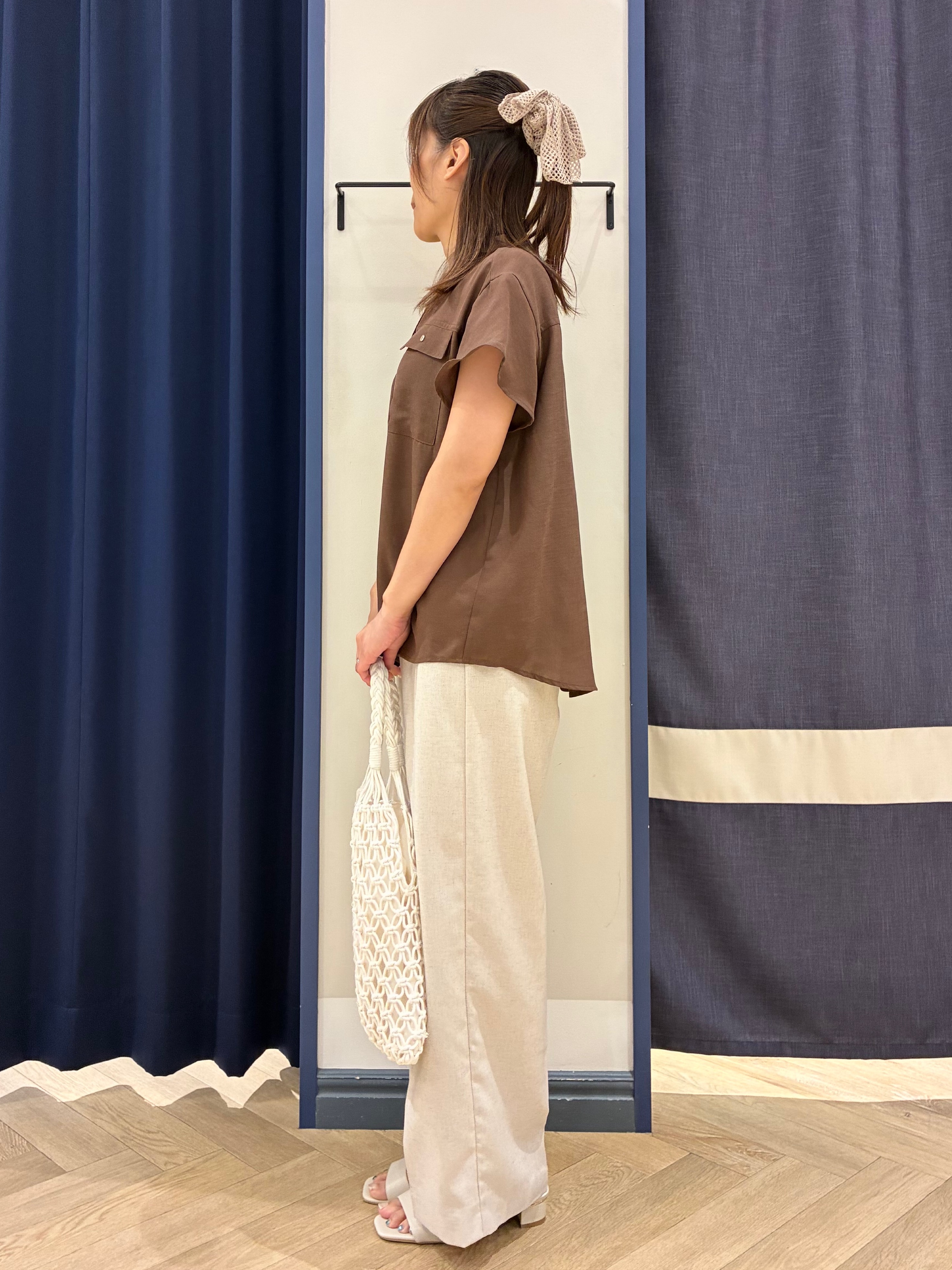 Orikaさんの「grove｜【洗濯機OK・ひんやり/SETUP可】シワになりにくい、フレアスリーブブラウス」を使ったコーディネート