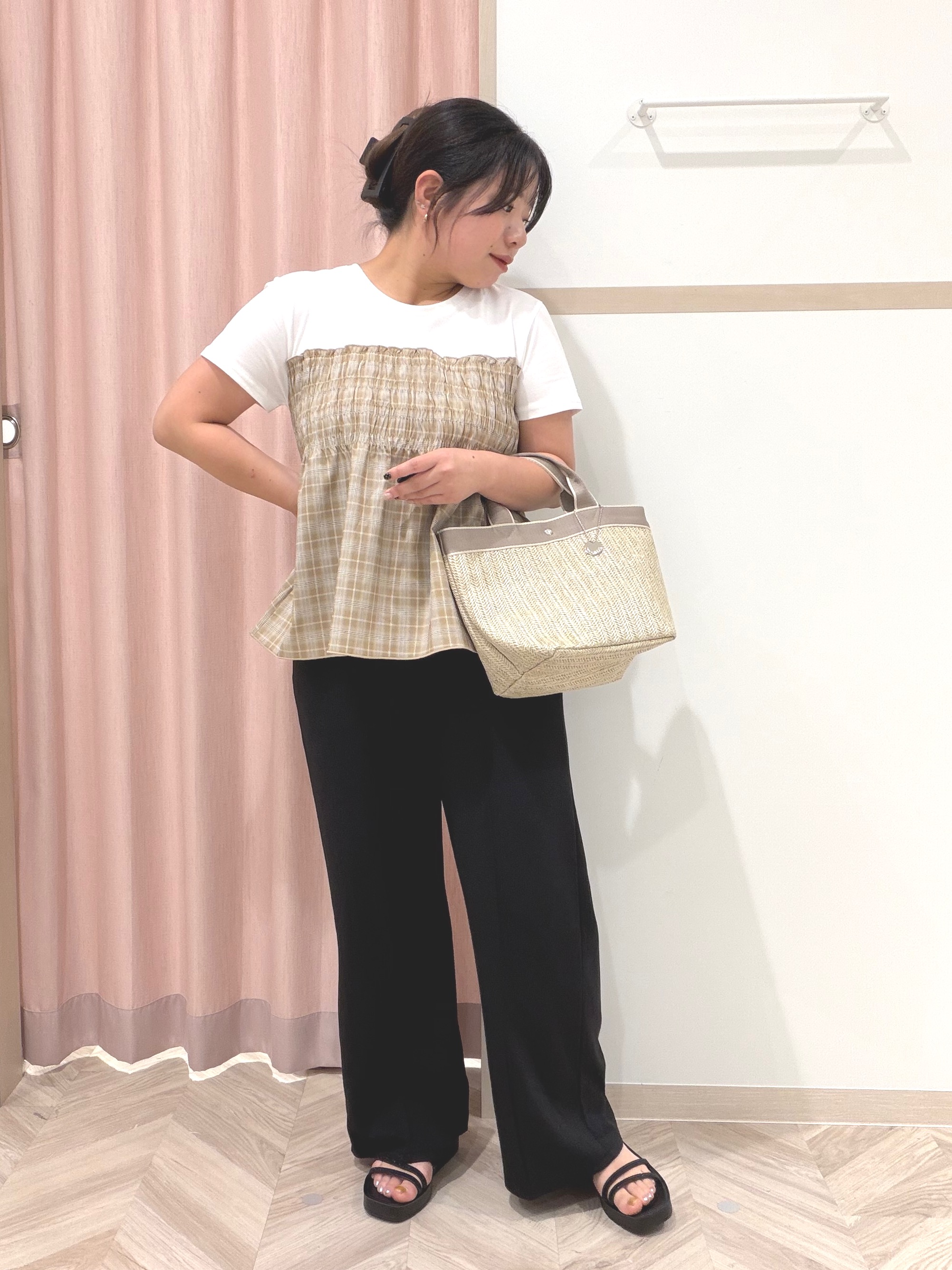 まちゃんなちゃんさんの「SHOO･LA･RUE｜【S-LL/洗濯機可】着るだけサマ見え 柄アソートビスチェ風ドッキングTシャツ」を使ったコーディネート