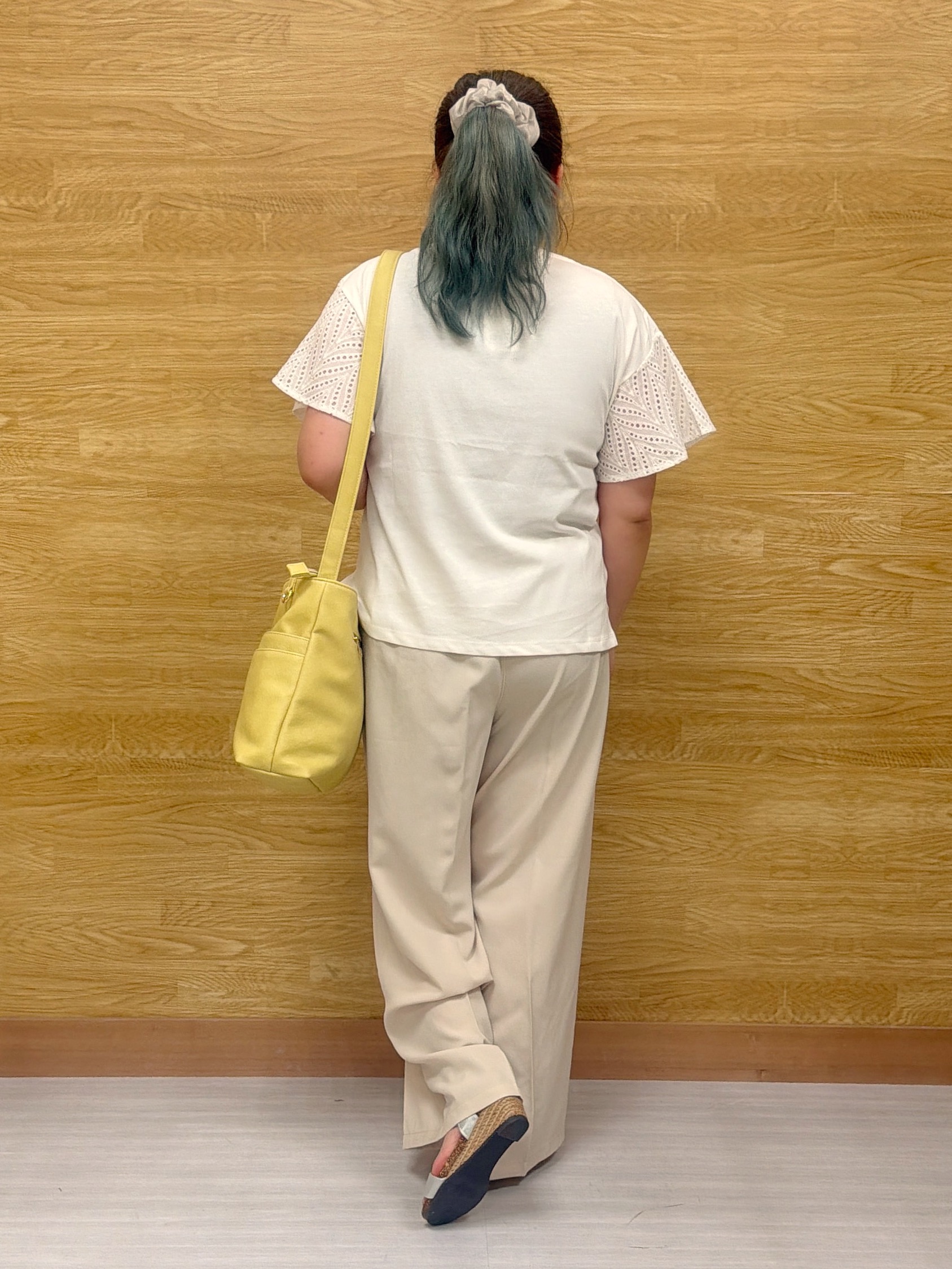 ぁむさんの「SHOO･LA･RUE｜【汗じみ防止/ひんやり/S-LL】レースが華やか お袖フレアTシャツ」を使ったコーディネート