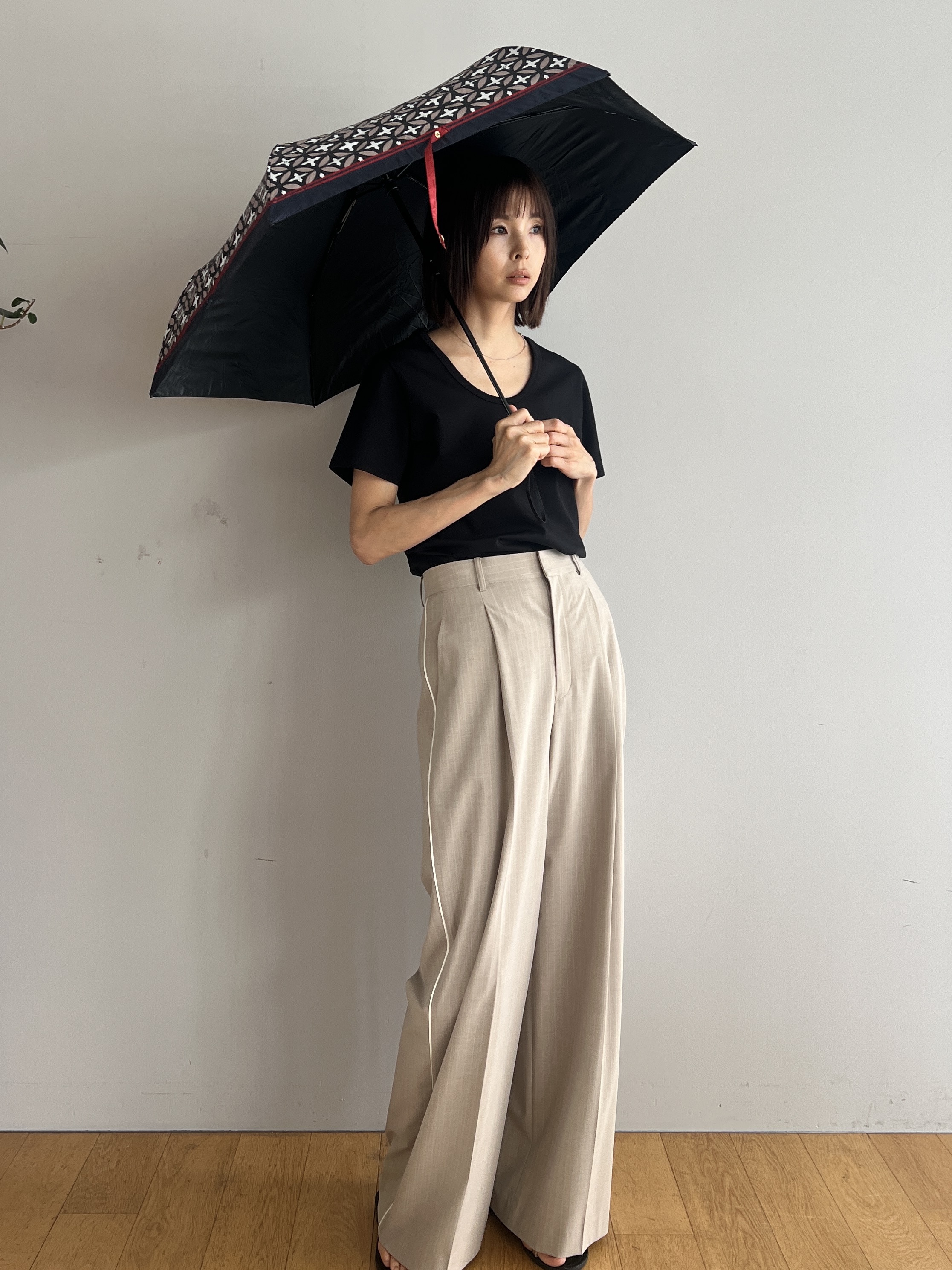 misaさんの「DRESSTERIOR｜NICOLAS LAINAS（ニコラスライナス）ソフトソールトングサンダル」を使ったコーディネート