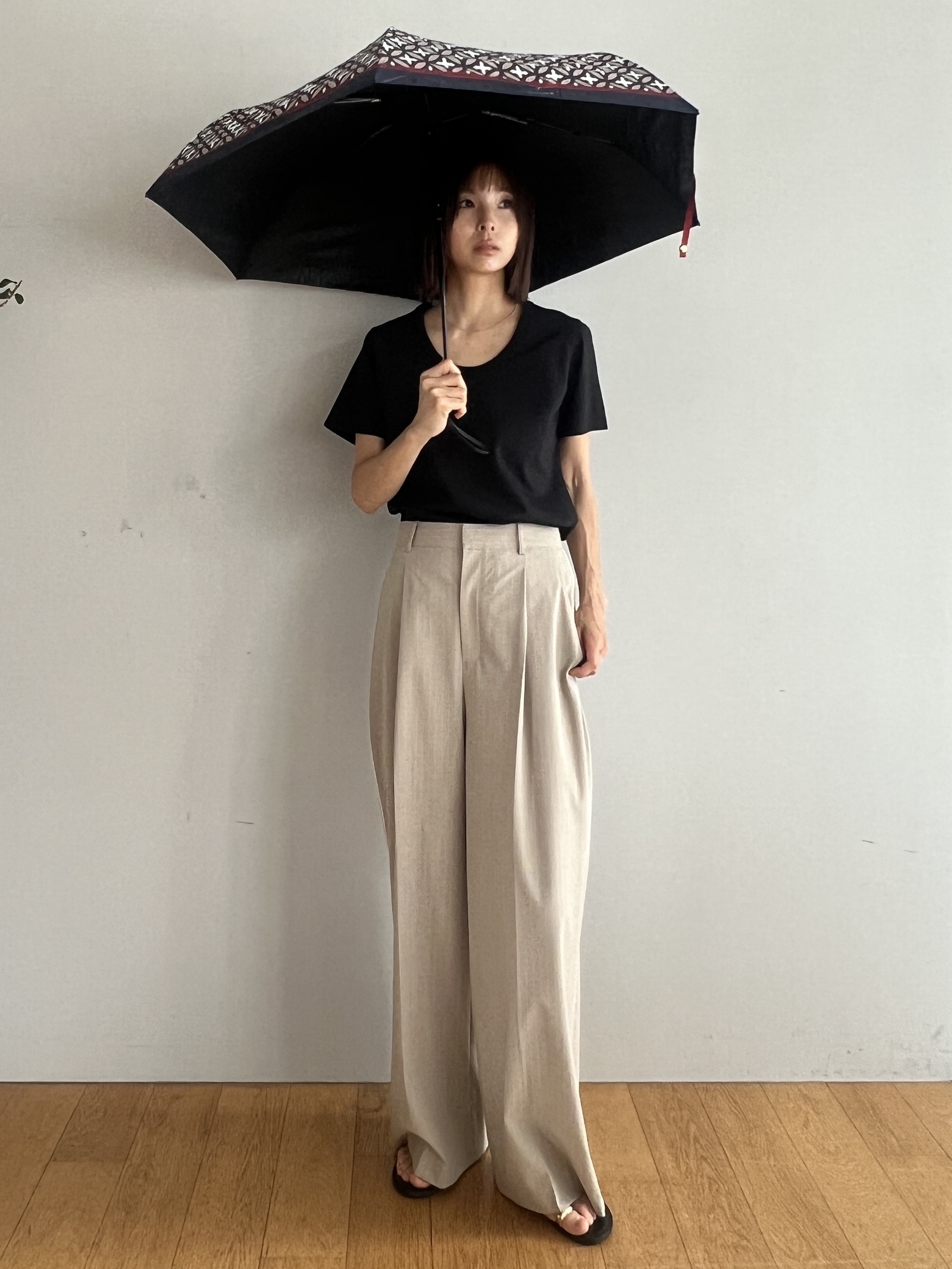misaさんの「DRESSTERIOR｜NICOLAS LAINAS（ニコラスライナス）ソフトソールトングサンダル」を使ったコーディネート