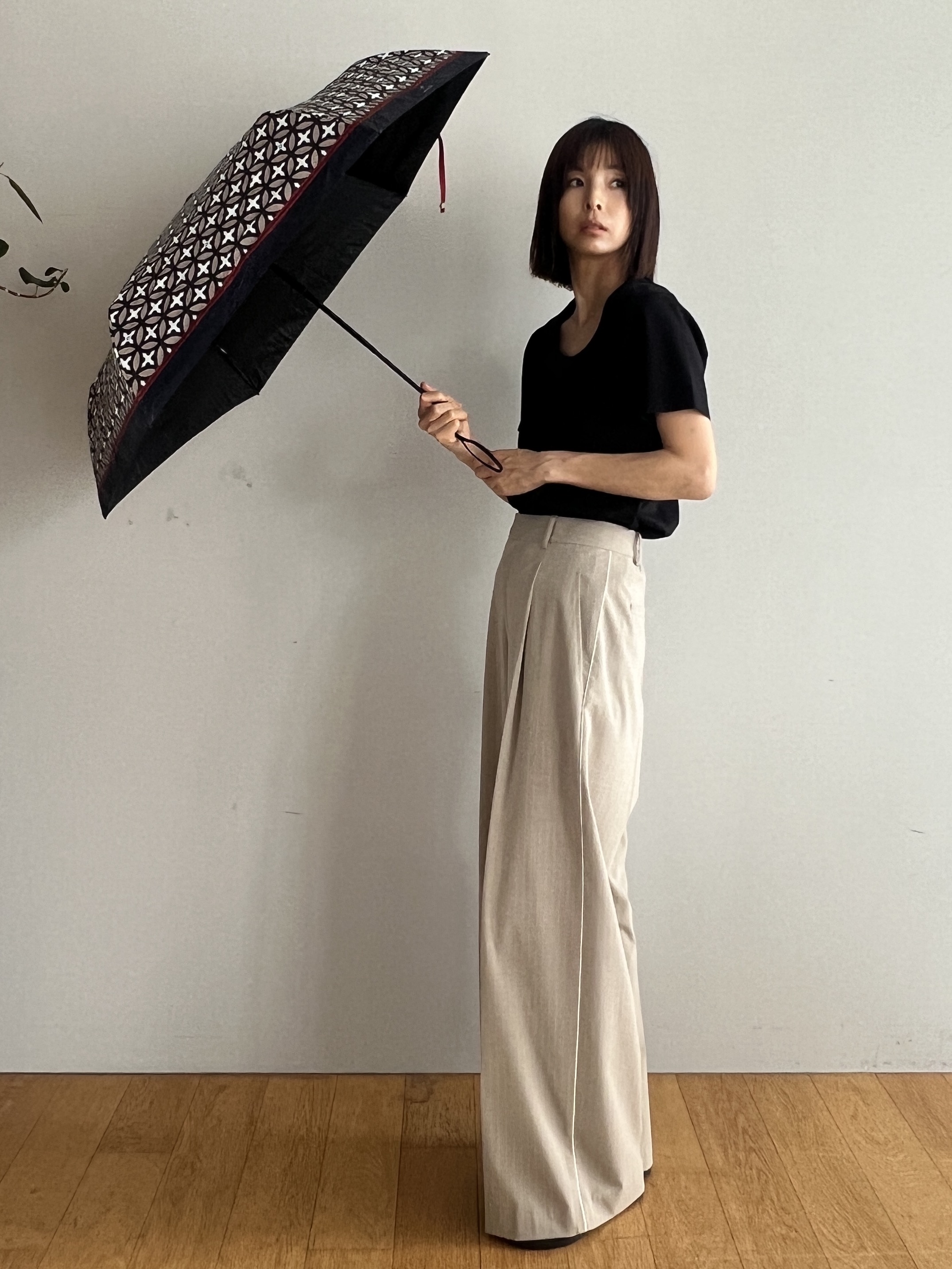 misaさんの「DRESSTERIOR｜NICOLAS LAINAS（ニコラスライナス）ソフトソールトングサンダル」を使ったコーディネート