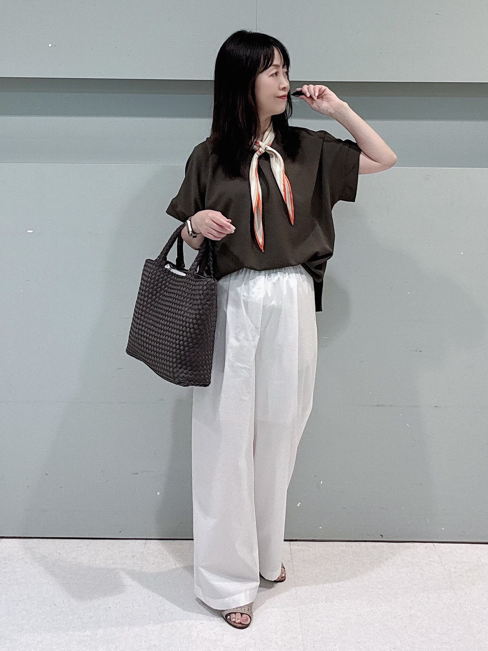 makiさんの「UNTITLED｜【前後2WAY/はっ水/セットアップ可】リラクシーフレンチスリーブブラウス」を使ったコーディネート