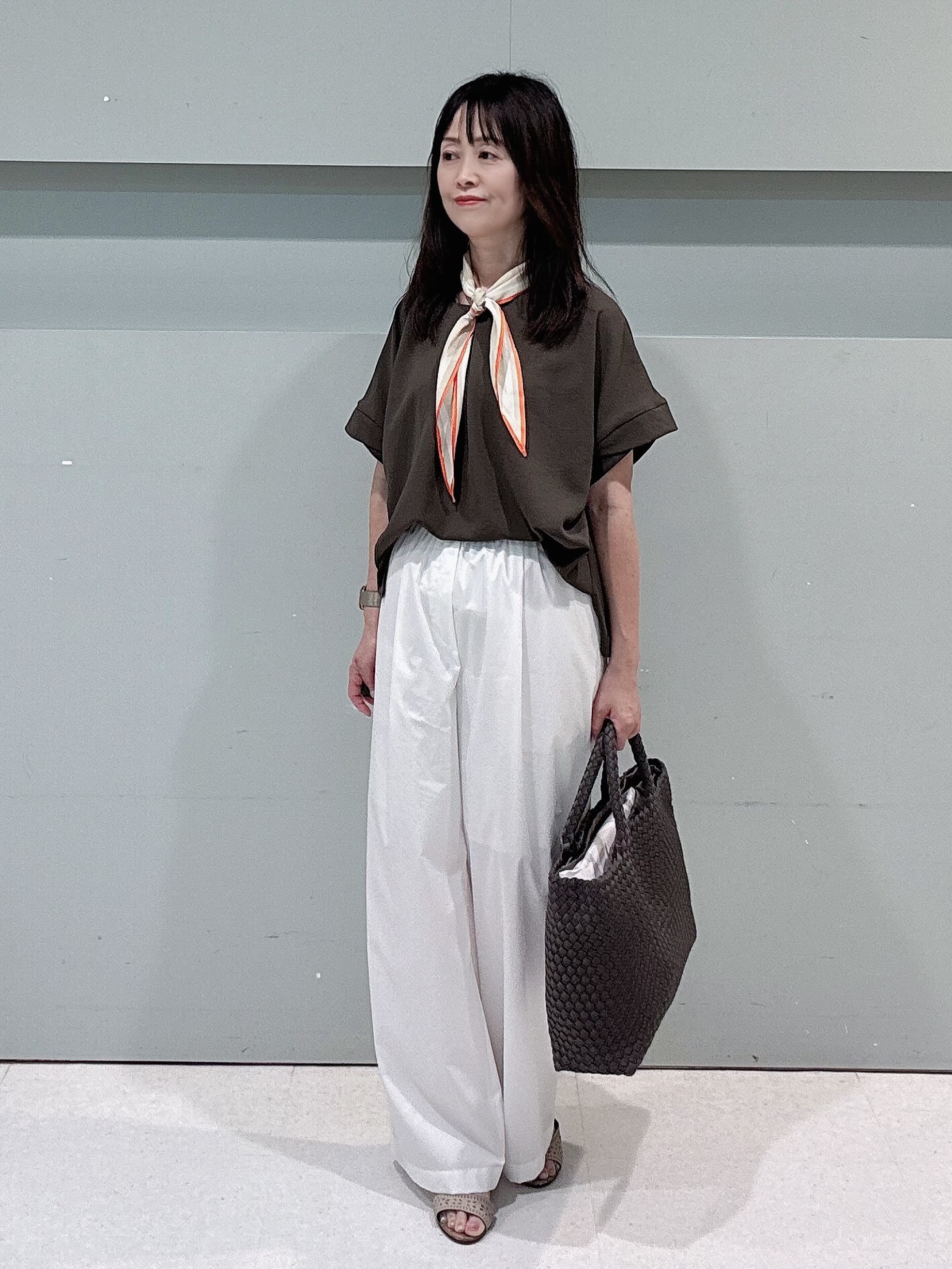 makiさんの「UNTITLED｜【前後2WAY/はっ水/セットアップ可】リラクシーフレンチスリーブブラウス」を使ったコーディネート