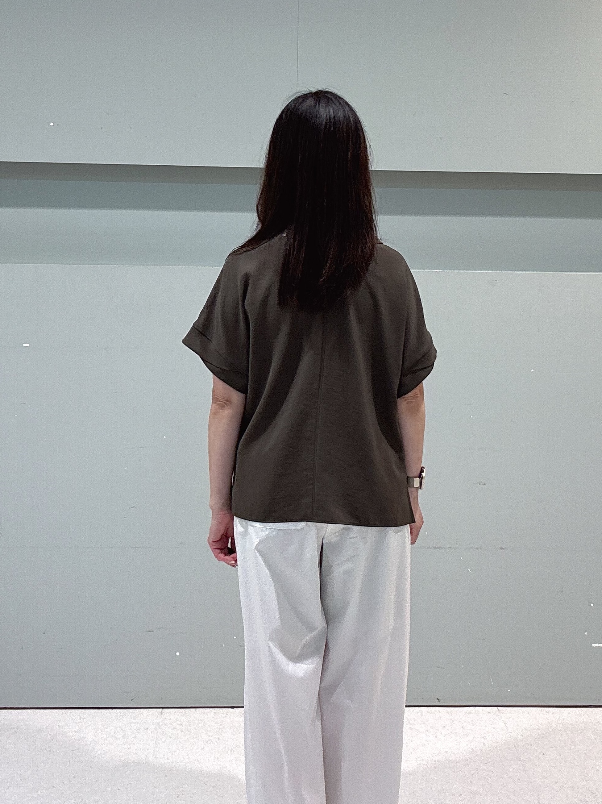 makiさんの「UNTITLED｜【前後2WAY/はっ水/セットアップ可】リラクシーフレンチスリーブブラウス」を使ったコーディネート